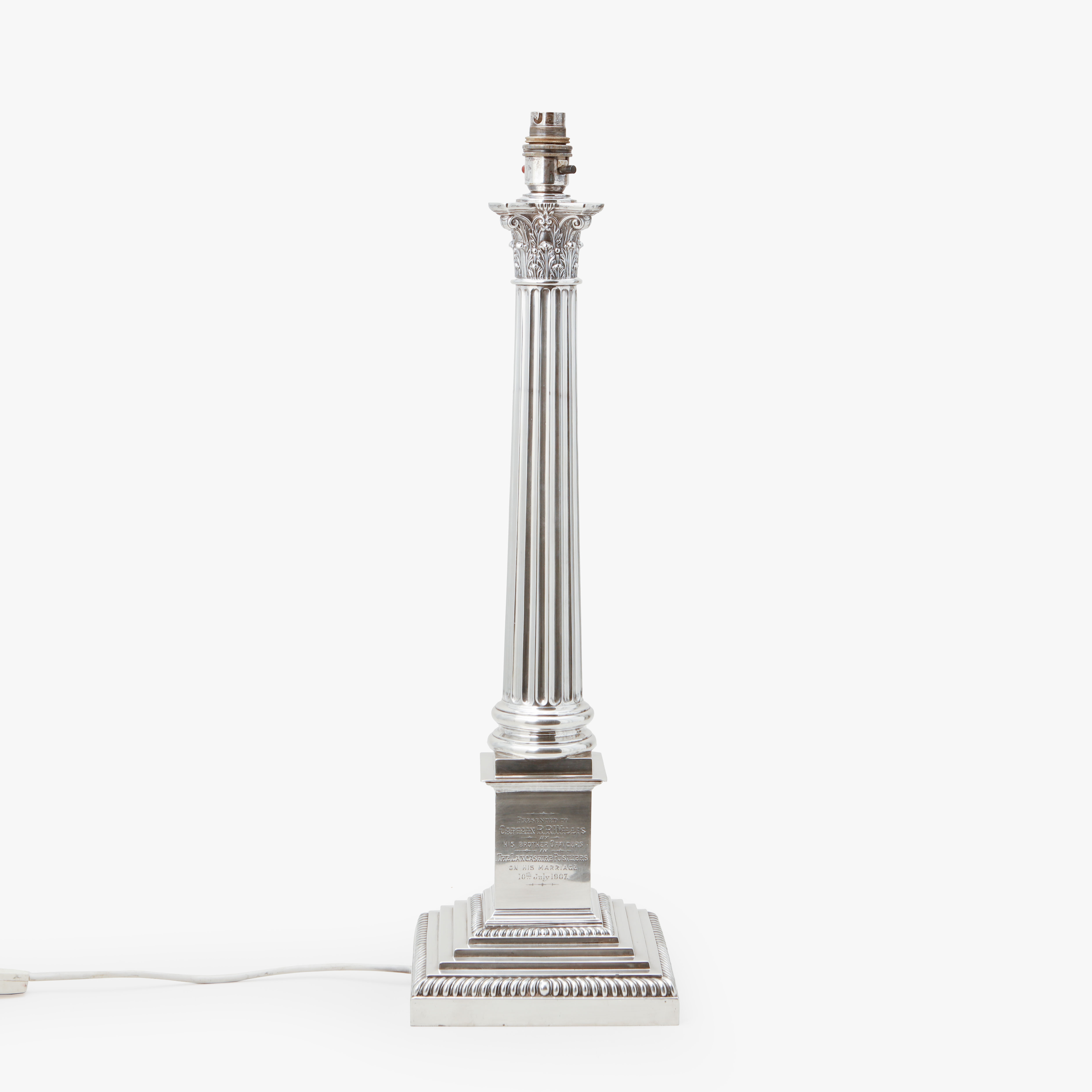 BORDSLAMPA, silver, Carrington & Co, London, 1907, bär The Lancashire Fusiliers emblem.