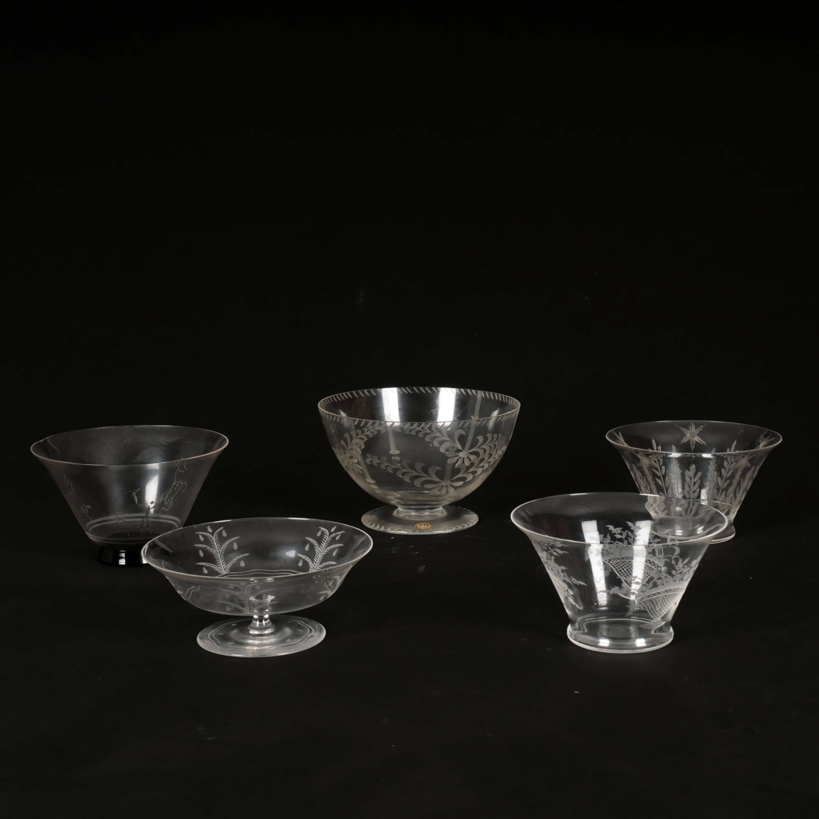 SKÅLAR, 5 st, graverat glas, bla Vicke Lindstrand och Edward Hald, Orrefors.