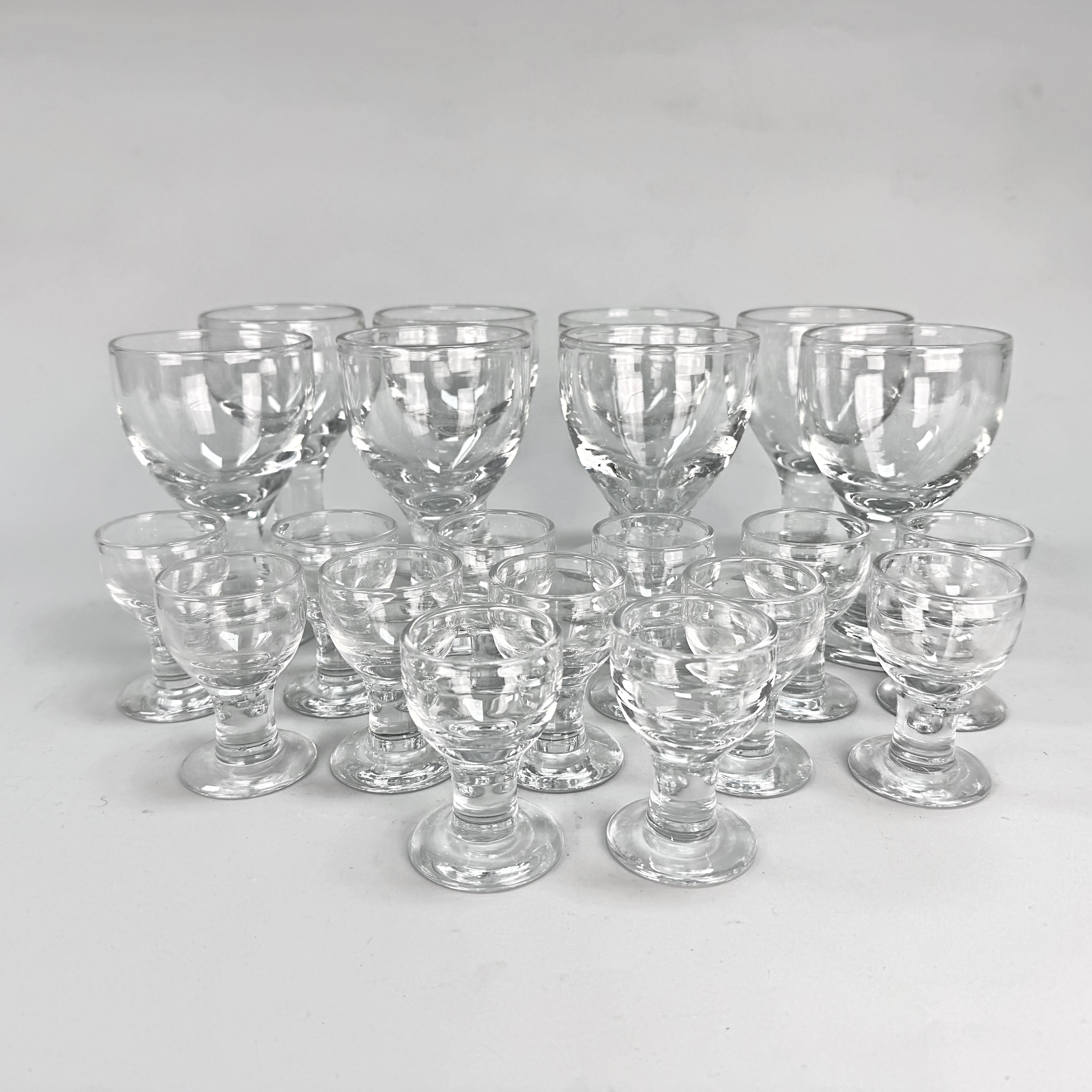 SIGNE PERSSON-MELIN. GLAS VIN OCH SNAPS - 21 delar "Ruben".