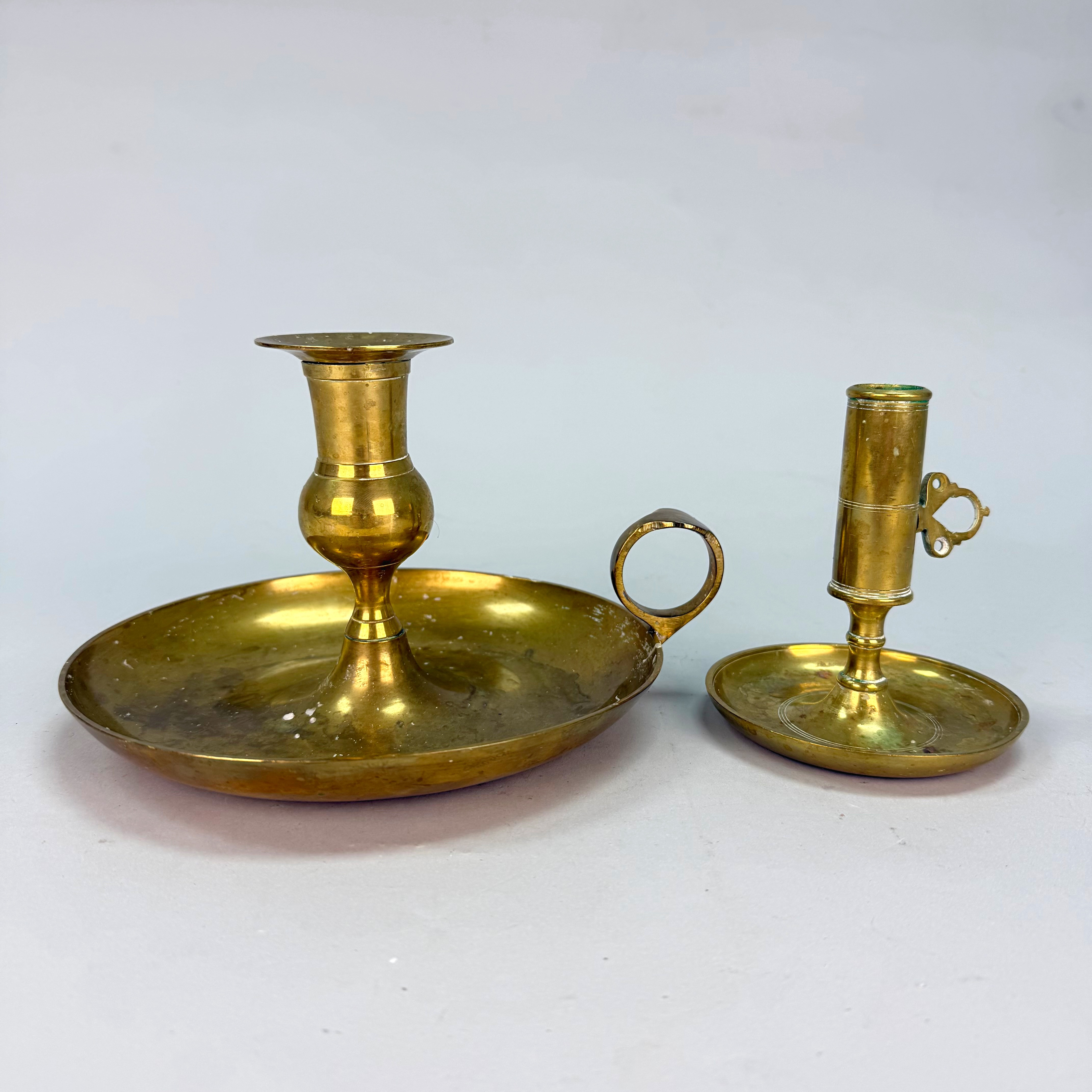 NATTLJUSSTAKAR, 2 stycken, mässing 1900 tal.