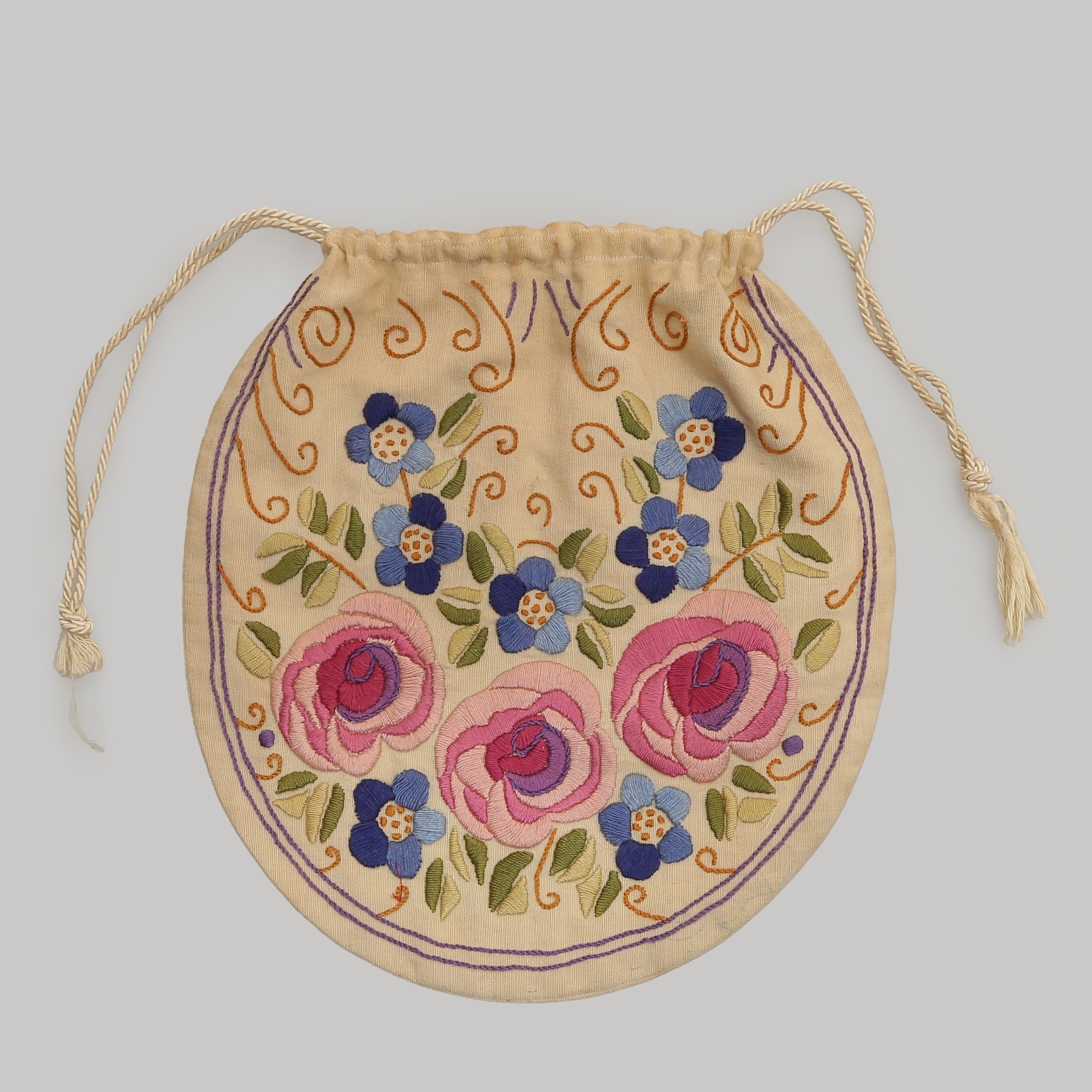 BRODERAD DRÄKTVÄSKA/KJOLSÄCK TILL TRADITIONELL FOLKDRÄKT, LIDINGÖ, 1900-TAL.