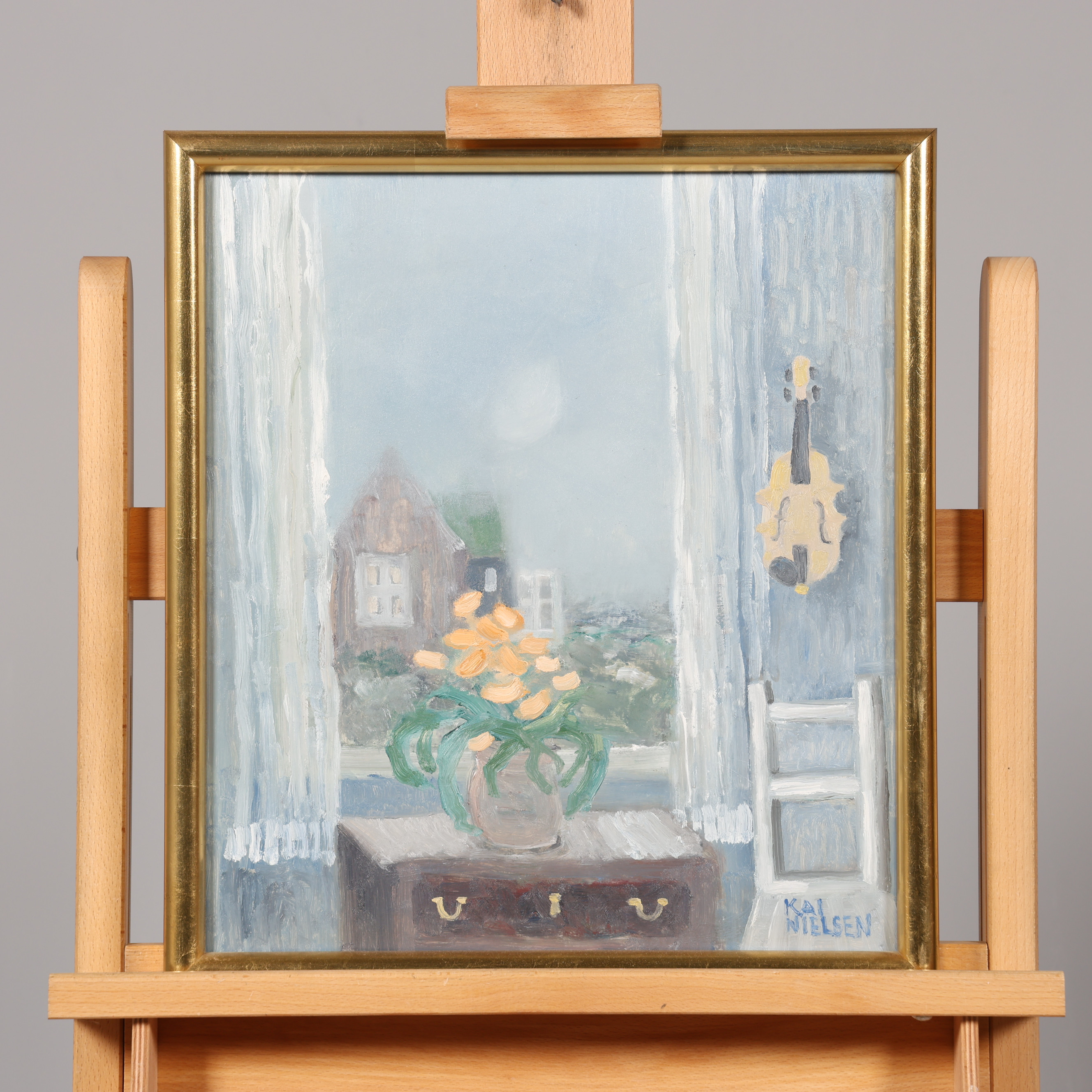 KAI NIELSEN. OLJA PÅ PANNÅ, "Interiör med instrument", signerad.