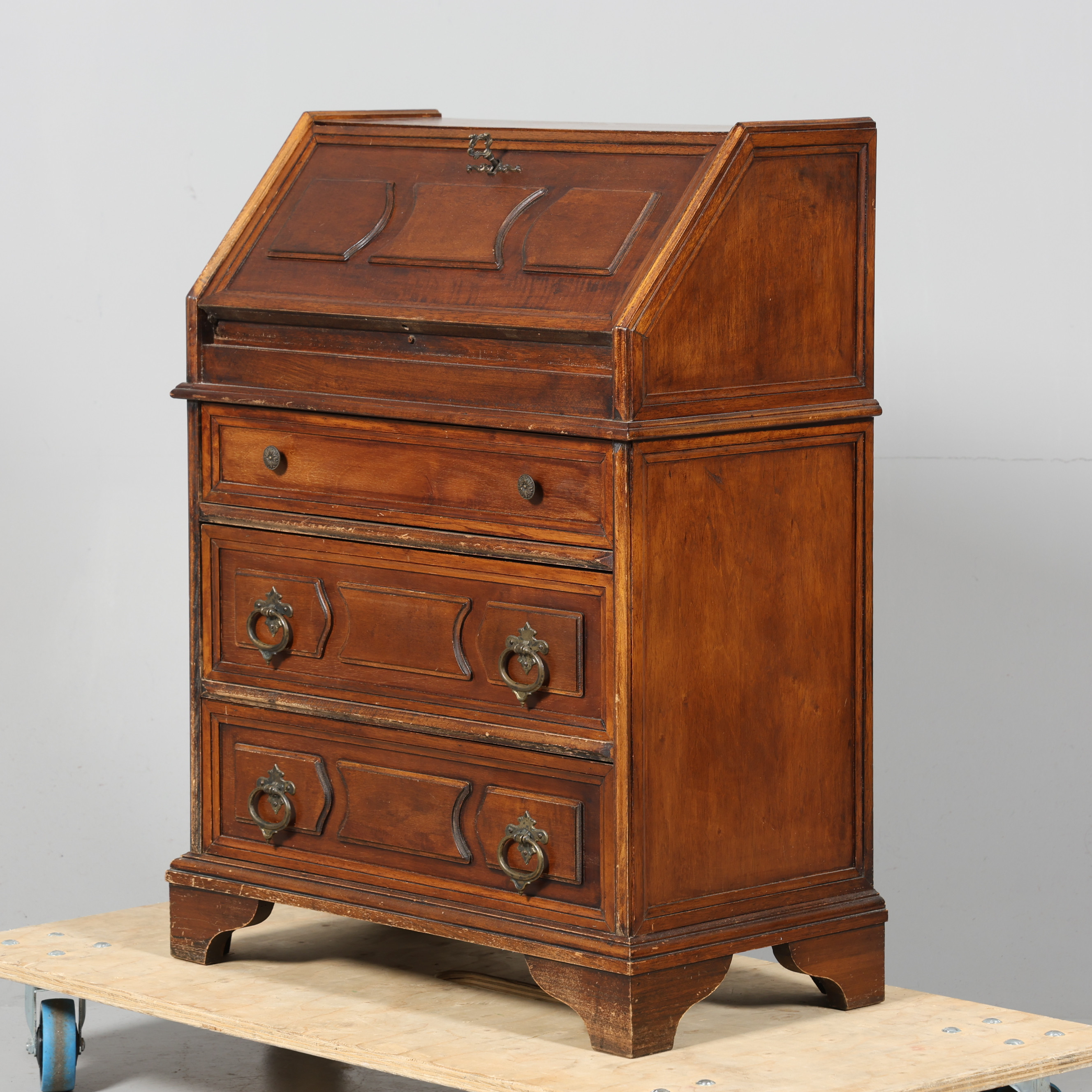 SEKRETÄR, engelsk stil, 1900-tal.