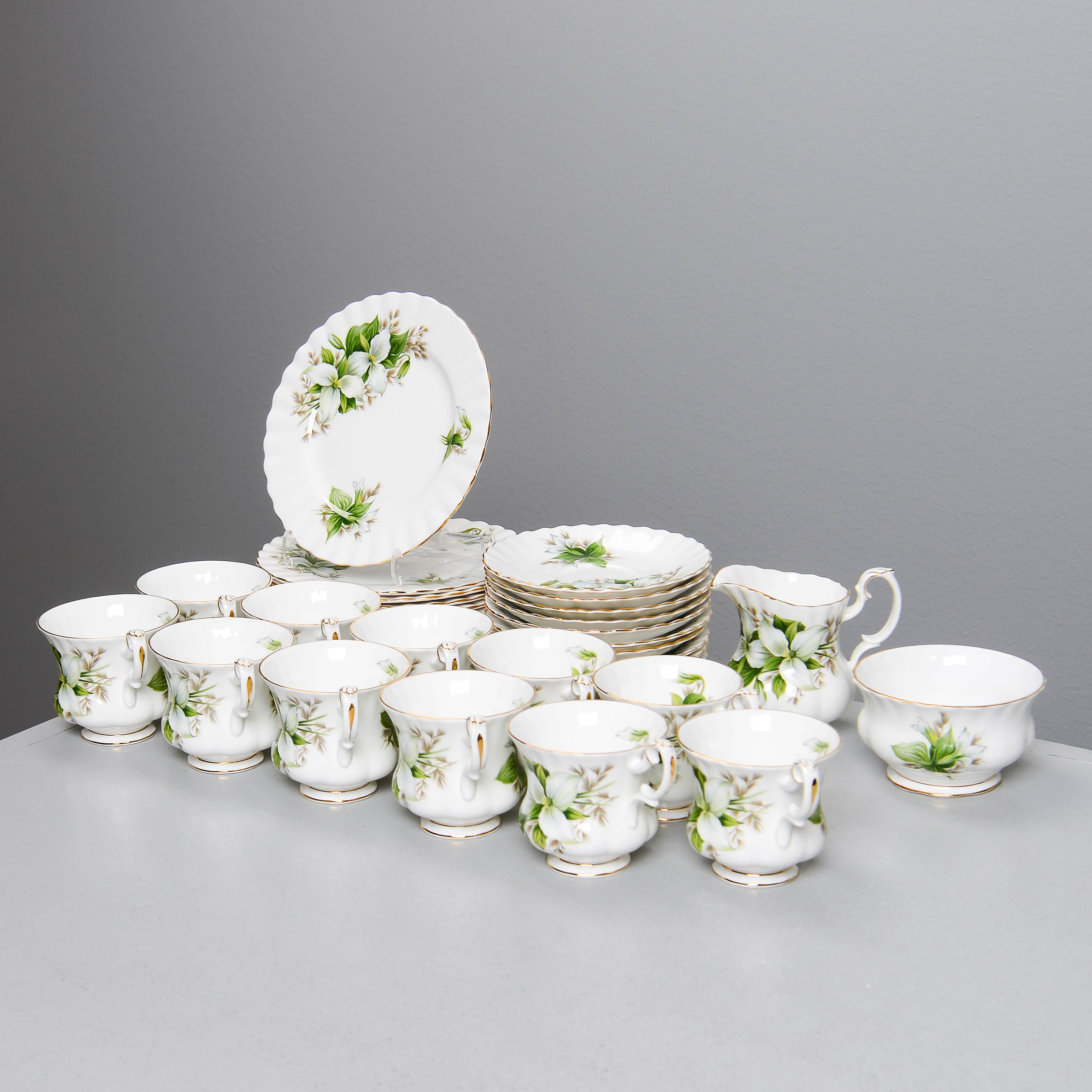 KAFFESERVISDELAR, för 10 personer, "Trillium", porslin, Royal Albert, England (15 delar).