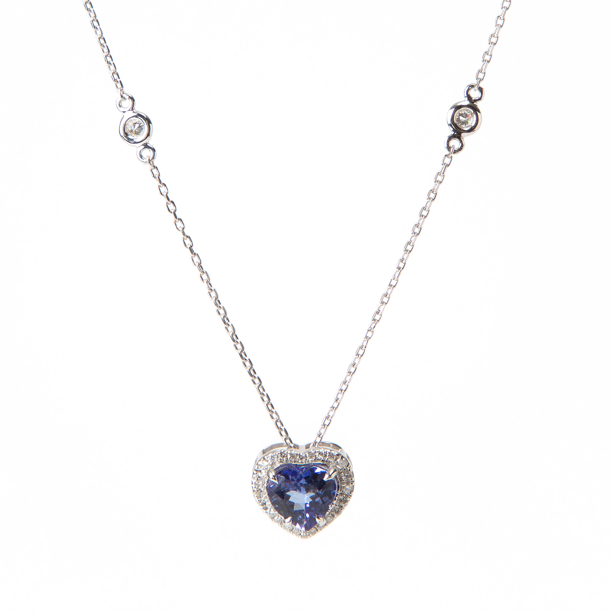 HÄNGE, 18K vitguld med hjärtslipad tanzanit ca 1.22 ct samt briljantslipade diamanter, totalt ca 0.20 ct.