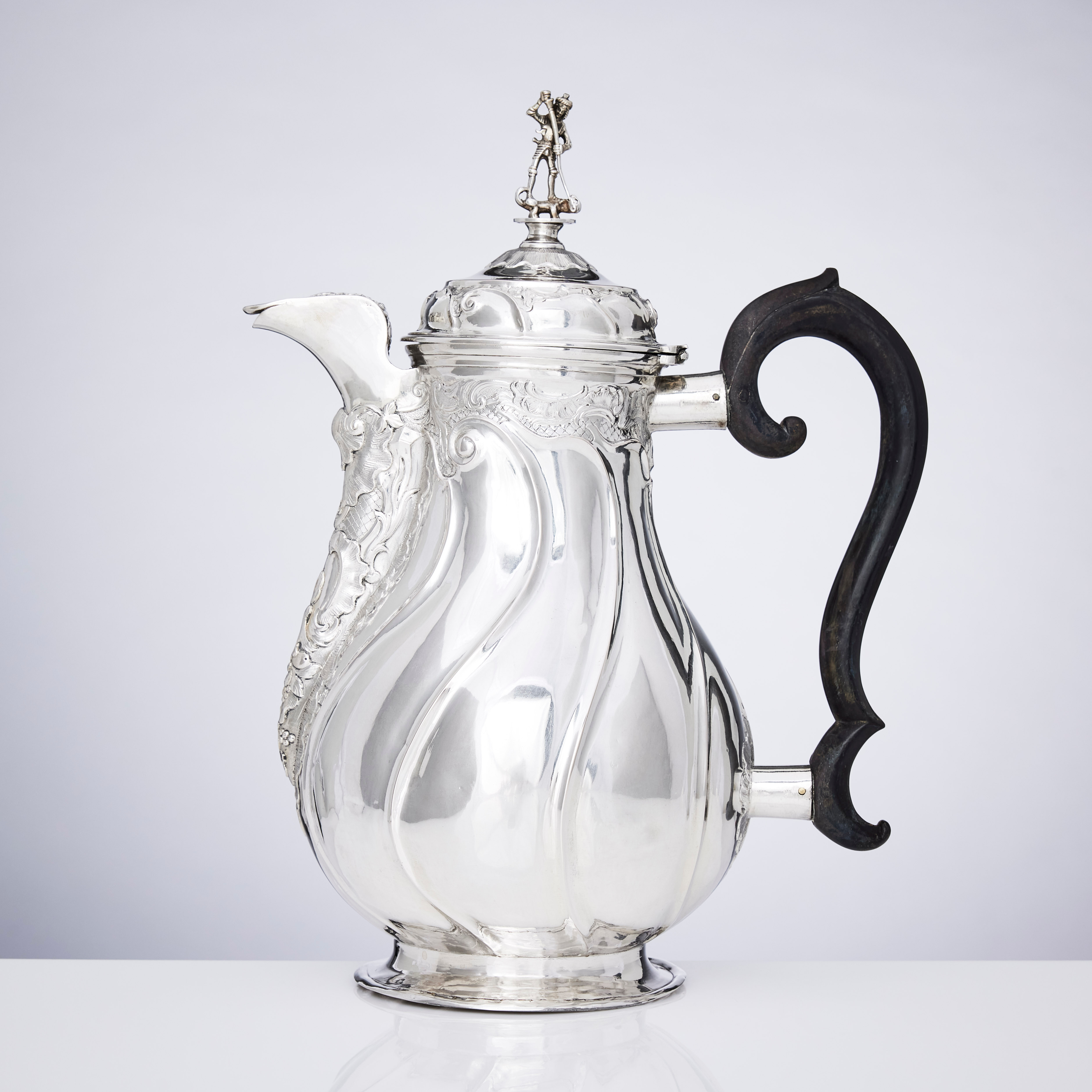 YAKOV SEMENOV MASLENNIKOV. Kaffekanna, silver, Moskva (verksam 1756-1790). Rokoko.