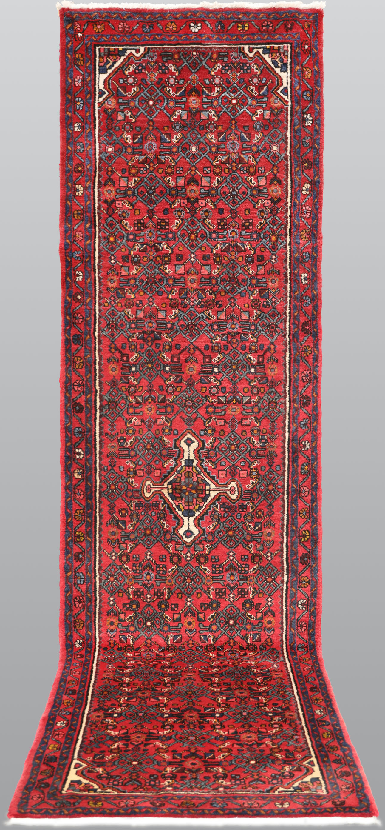 MATTA. Hamadan gallerimodell, 322 x 88 cm.