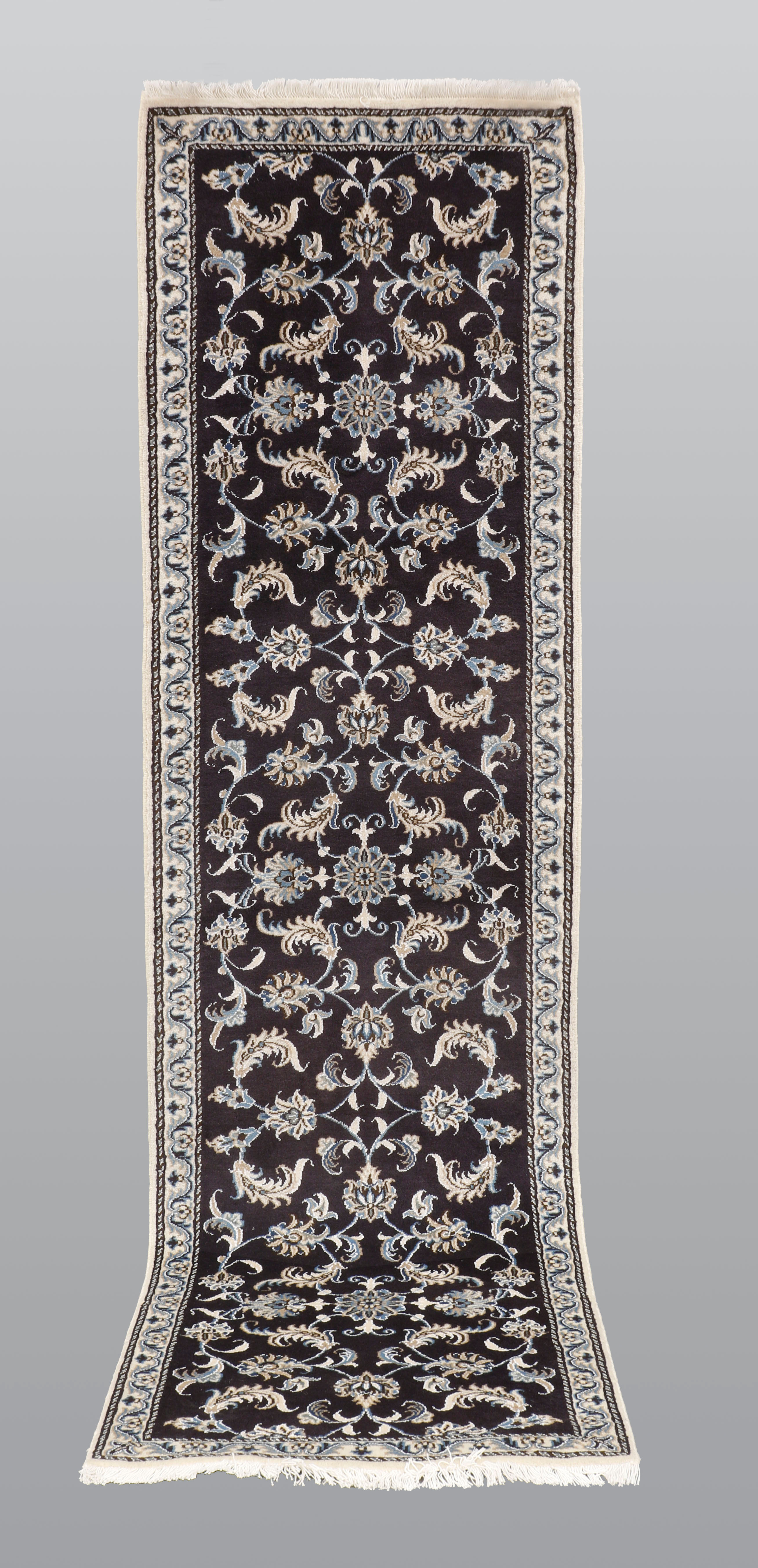 MATTA. Nain part silk, gallerimodell, 283 x 77 cm.