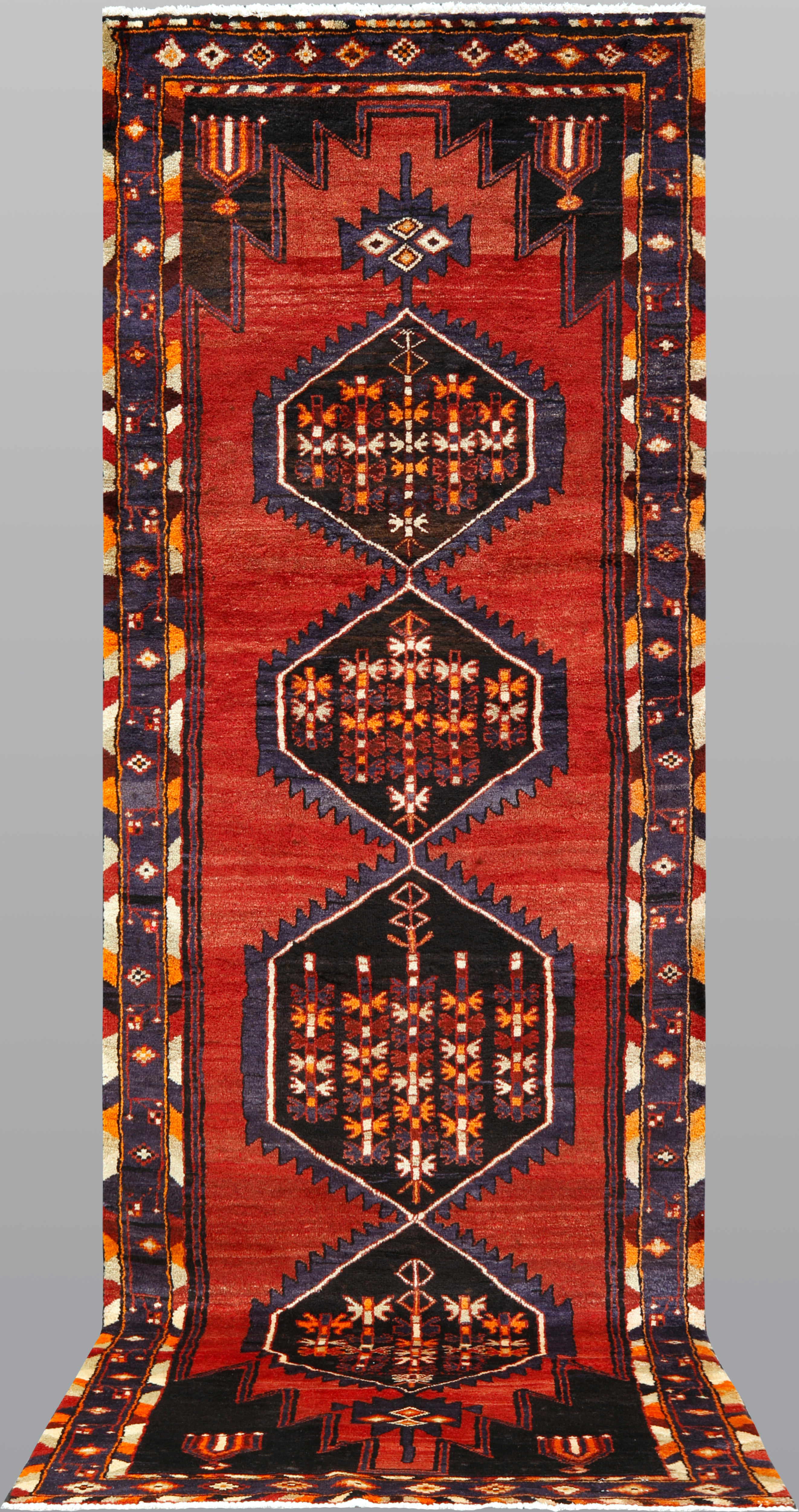 MATTA. Hamadan Nomad-tillverkad gallerimodell, 300 x 105 cm.