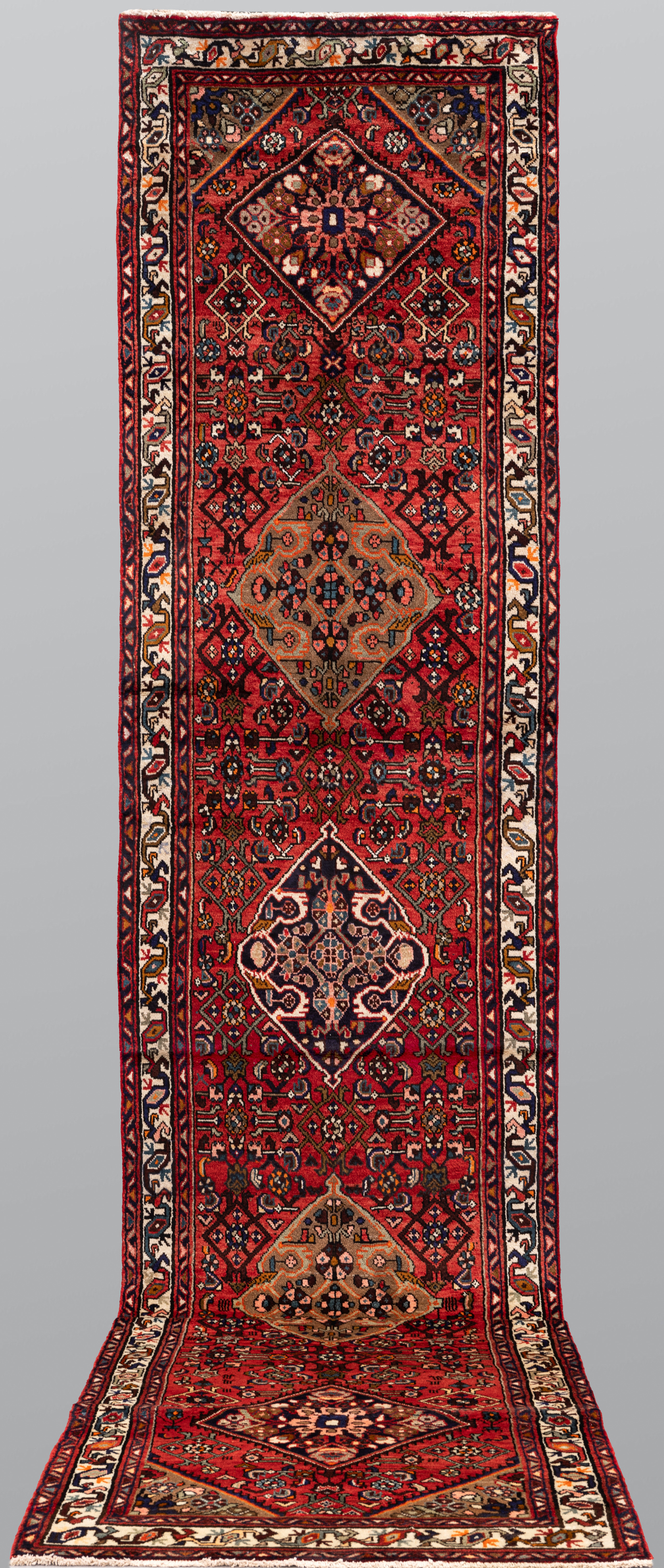 MATTA. Hamadan gallerimodell, 488 x 108 cm.