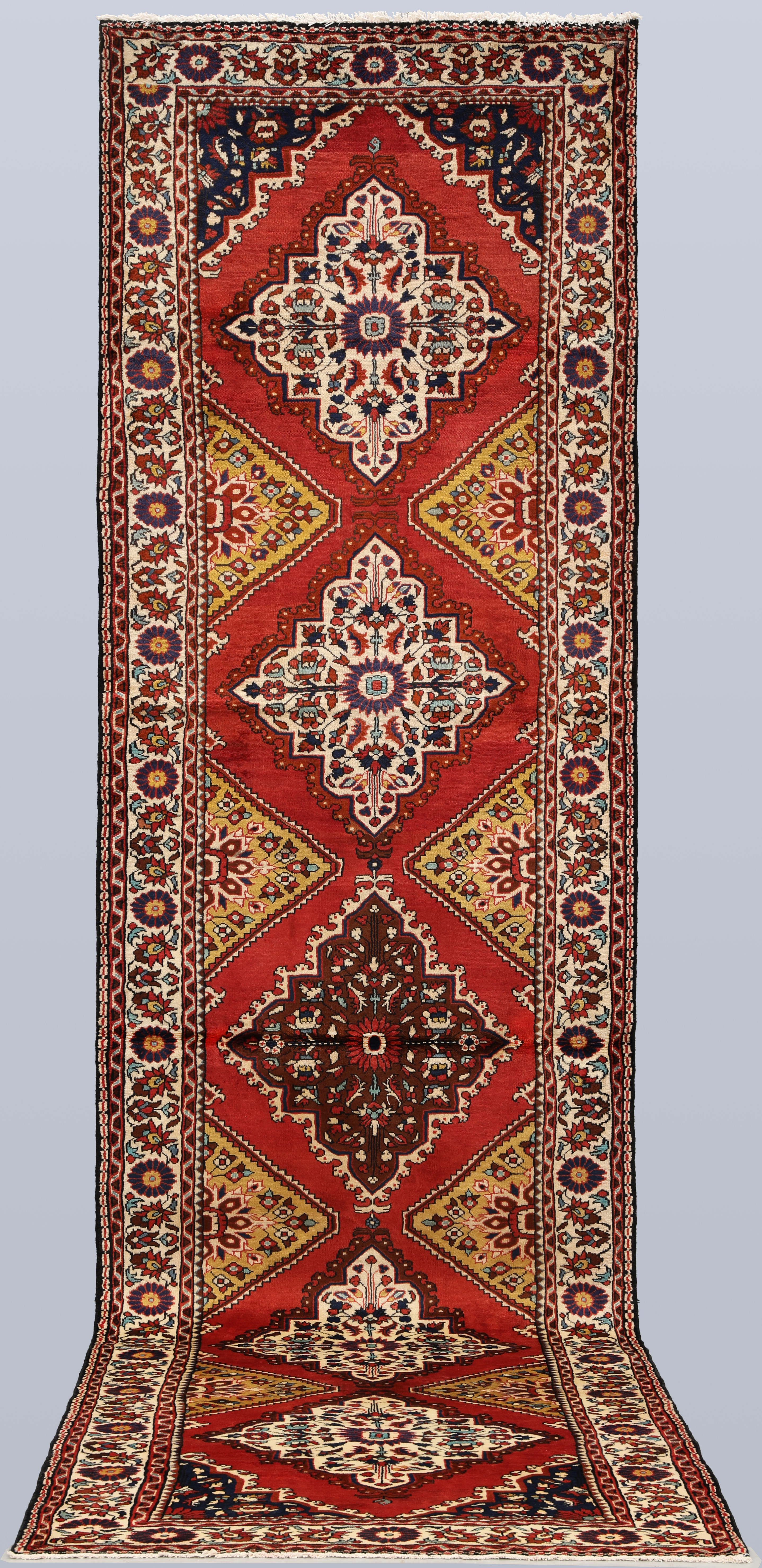 MATTA. Hamadan gallerimodell, 447 x 123 cm.