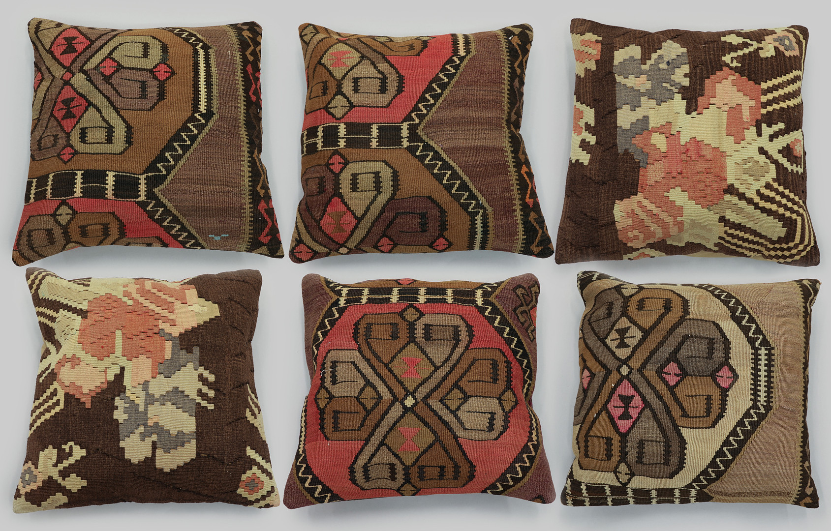 MATTA. Parti kuddfodral 6st, anatoliska kelim fragment, 60 x 60 cm.