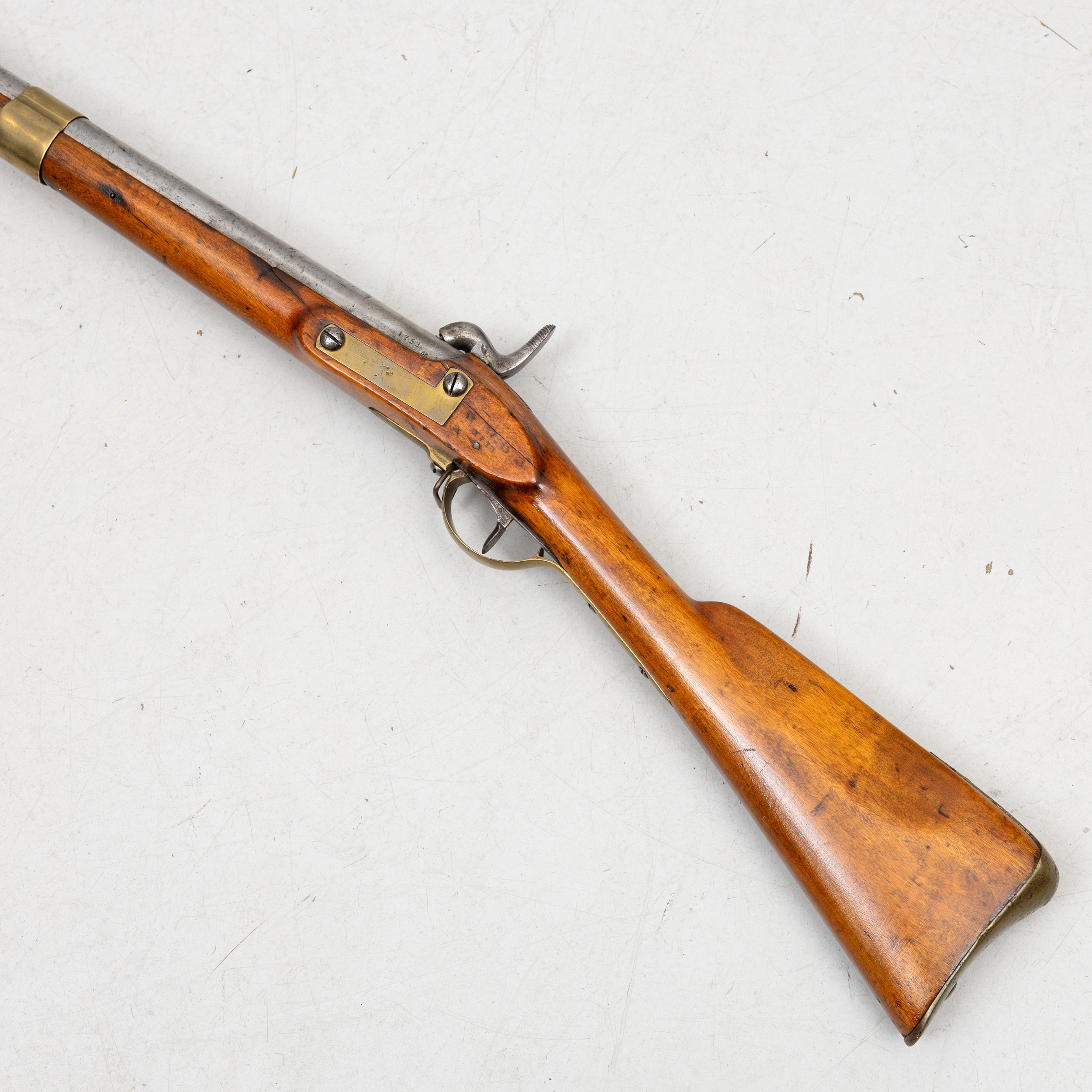 SLAGLÅSGEVÄR, konverterad från flintlås, svensk m/1815-49, med bajonett.