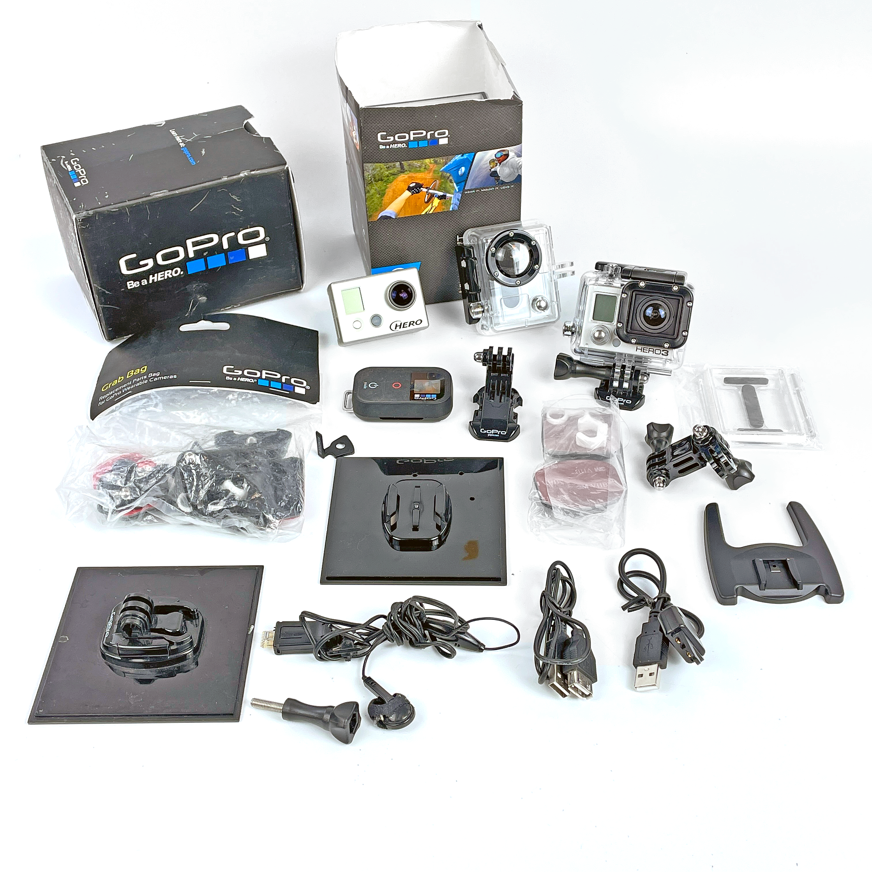 ACTIONKAMEROR, 2 st. GoPro Hero 3 och Hero YHDC5170, med tillbehör.