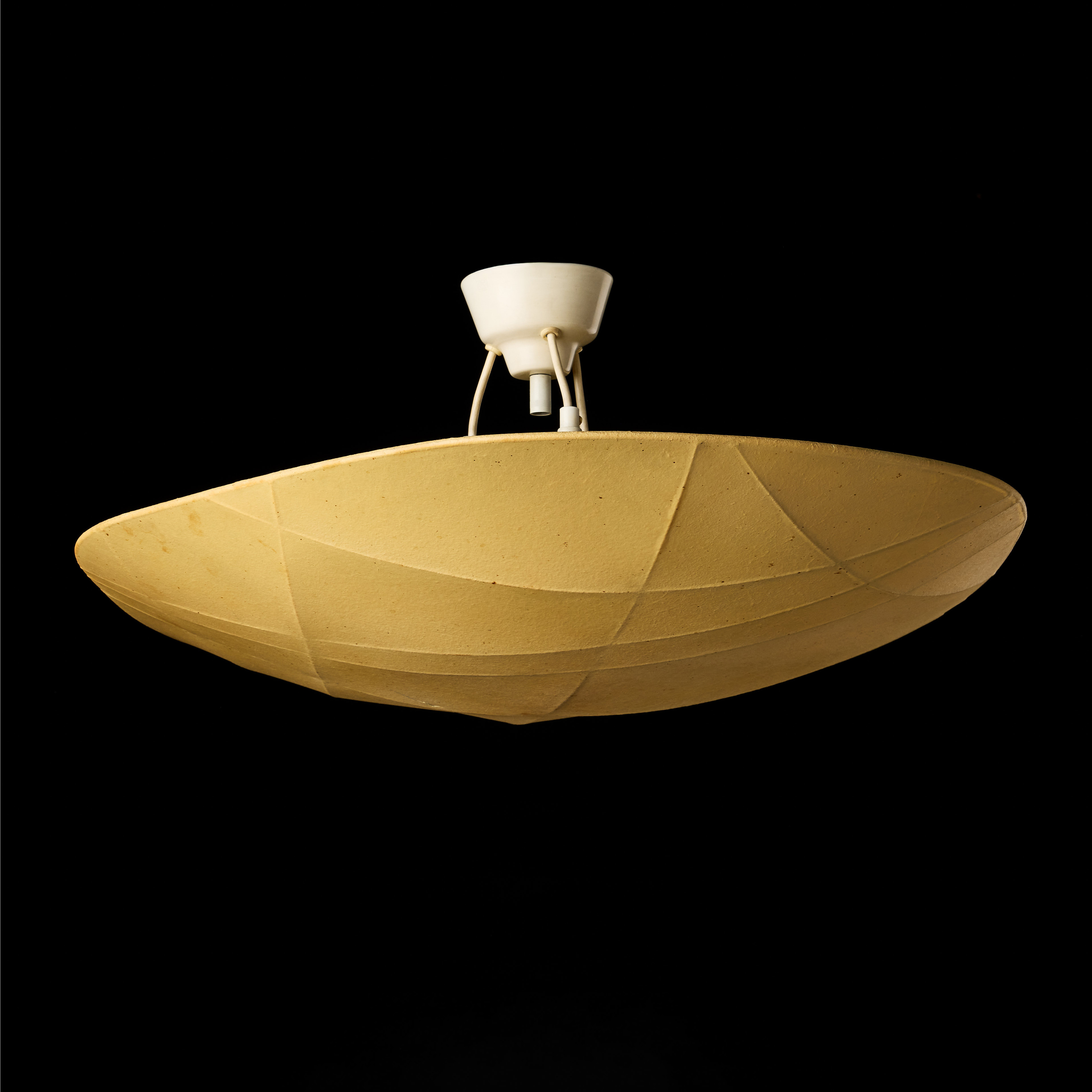 HANS BERGSTRÖM. Plafond, Ateljé Lykta, Åhus 1950-tal, modell 234, vitlackerad metall med beige skärm.