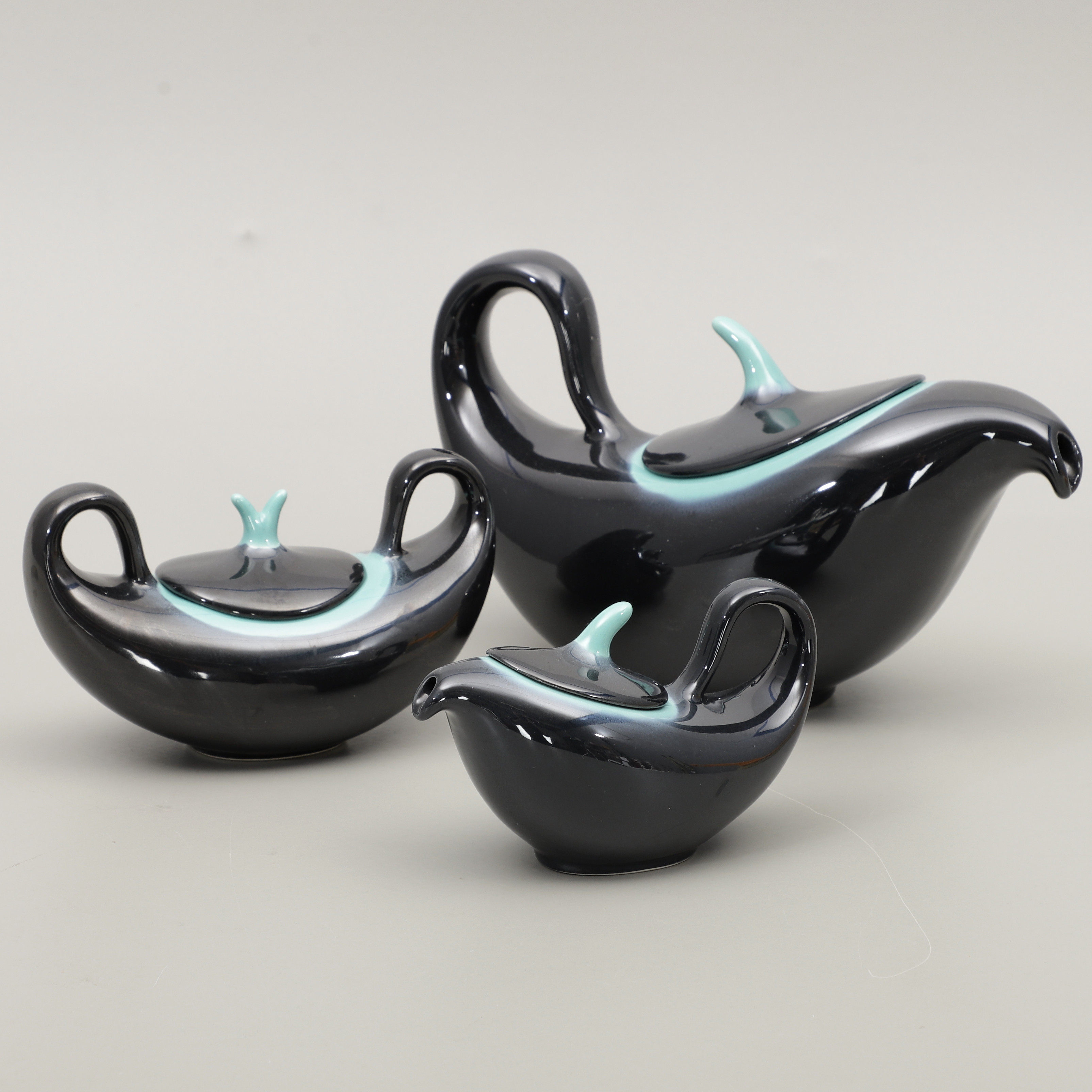 OVE FRITS RASMUSSEN. Kannor, 3 st, "Aladdin", porslin, Söholm, Danmark, 1900-talets mitt.