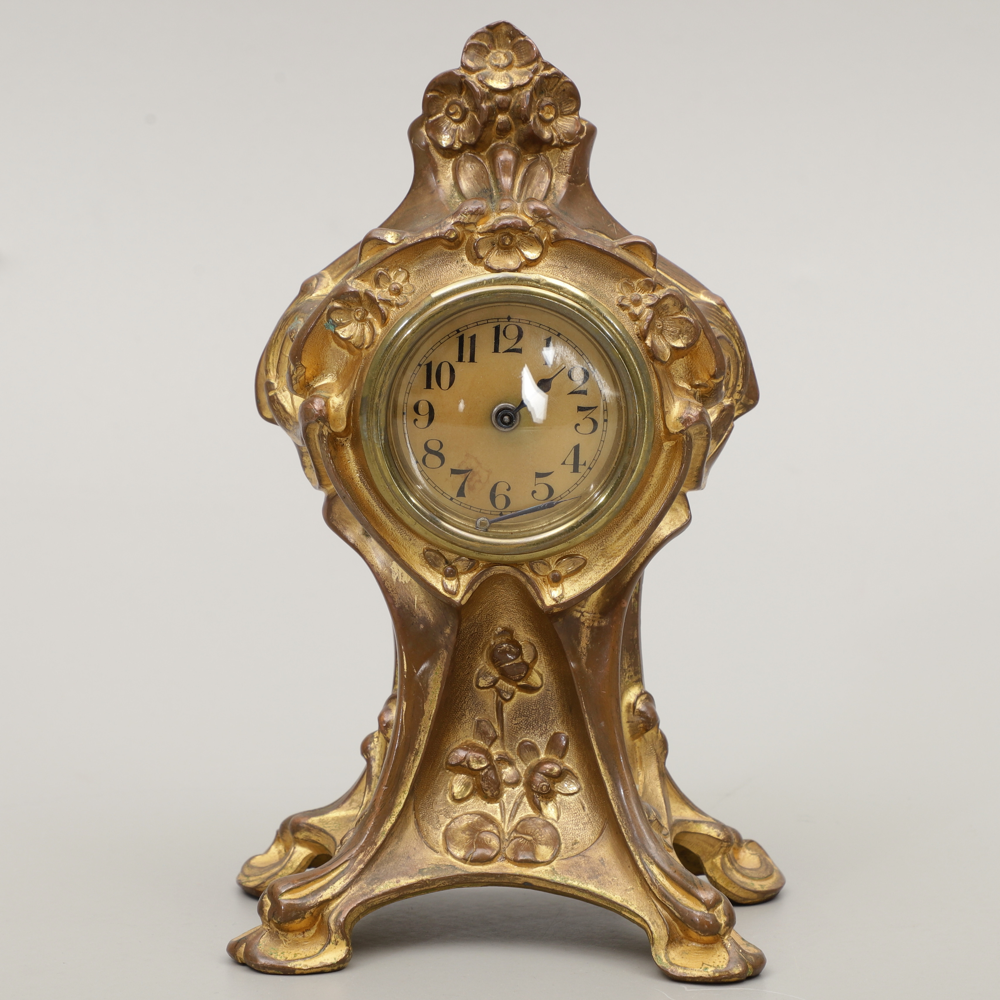 BORDSUR, förgylld metall, jugend, 1900-talets början.