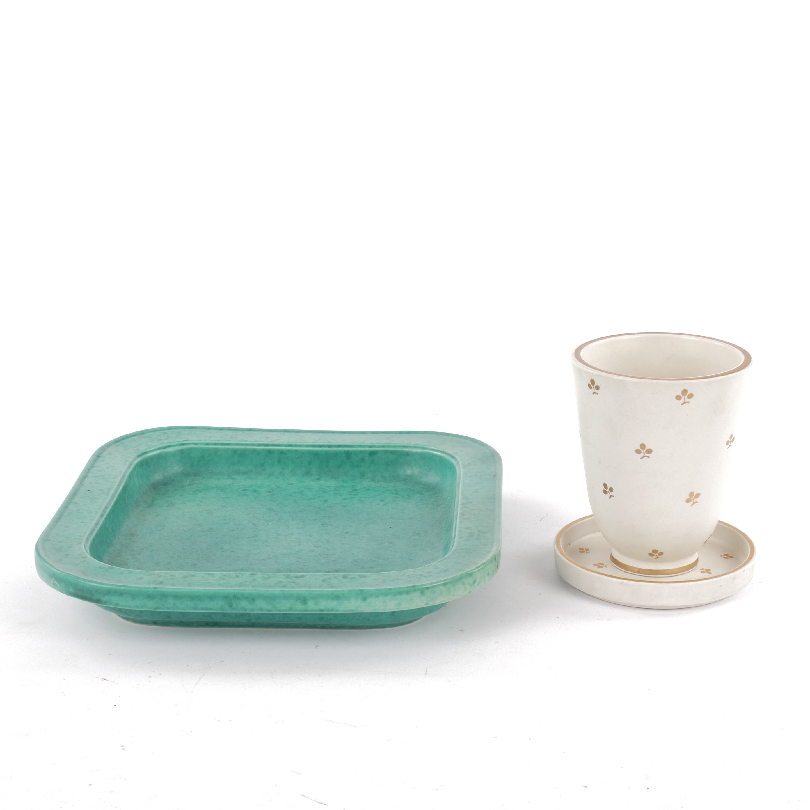 WILHELM KÅGE. Fat och vas med fat, stengods, Gustavsberg.