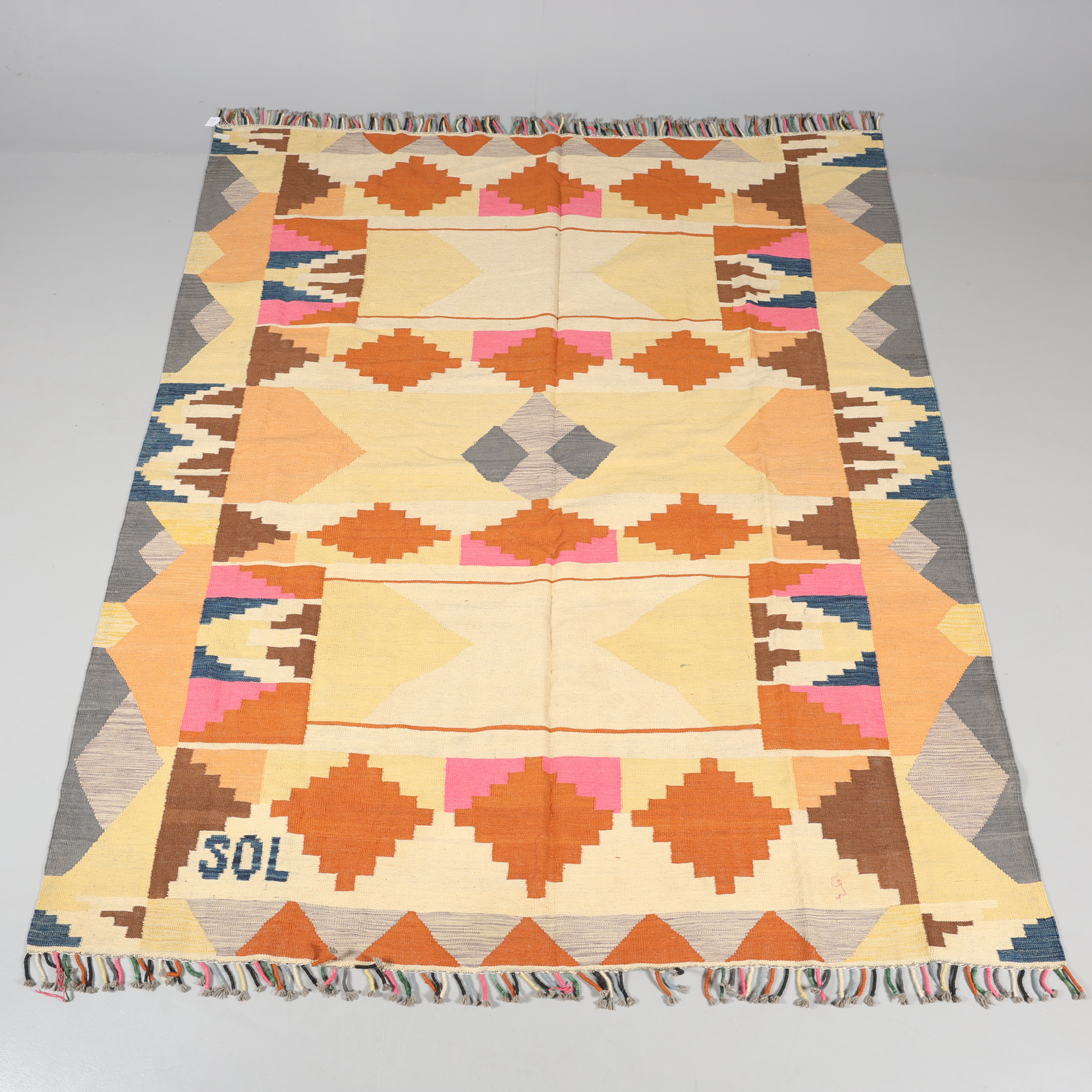 MATTA, orientalisk, handvävd, 299 x 247 cm.