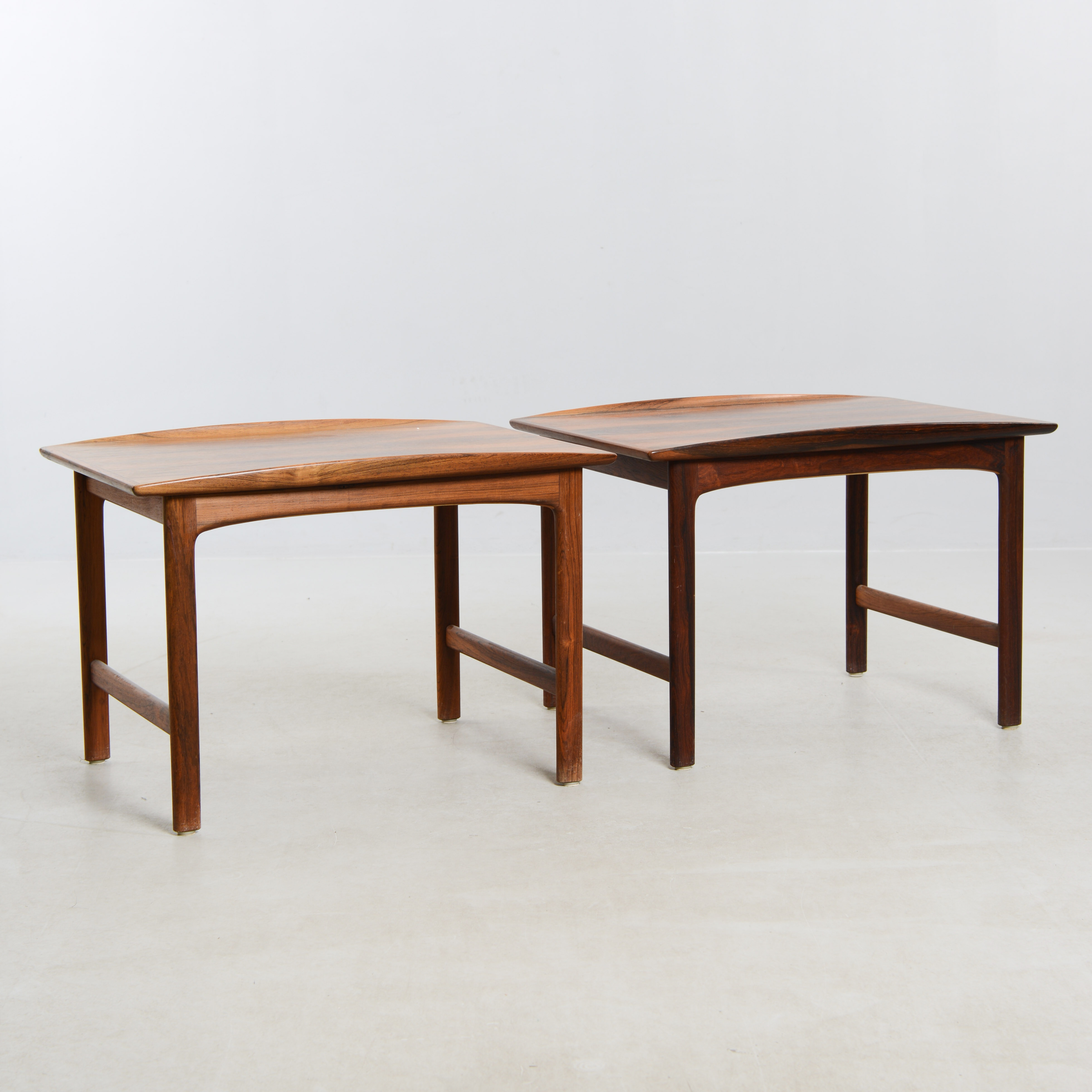 FOLKE OHLSSON. Soffbord, 2 st, jakaranda, "Frisco", Bra-Bohag, Tingströms, 1900-talets mitt.