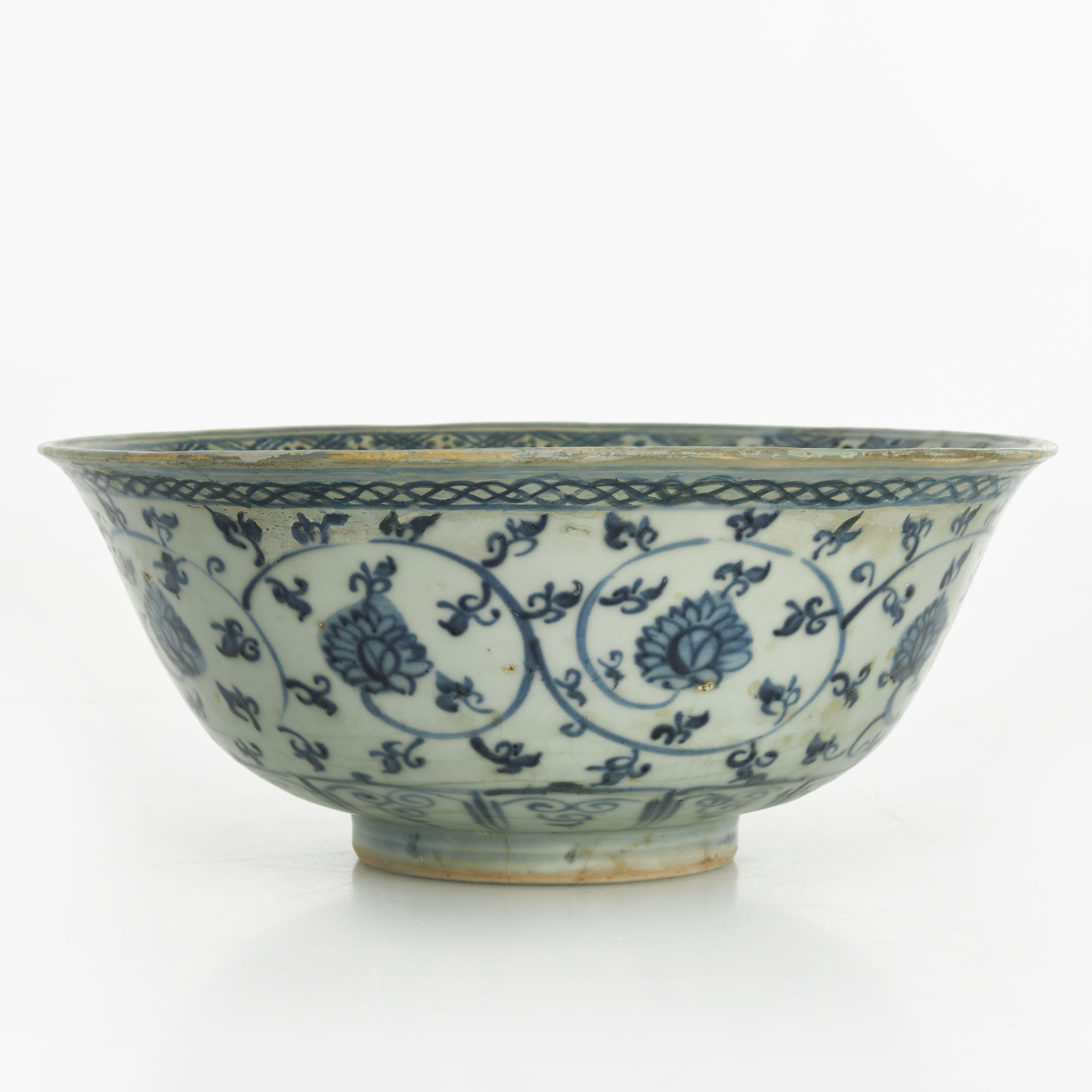 SKÅL, porslin, Kina, dekor i underglasyrblått av lotusslingor, Mingdynastin, 1500-tal.
