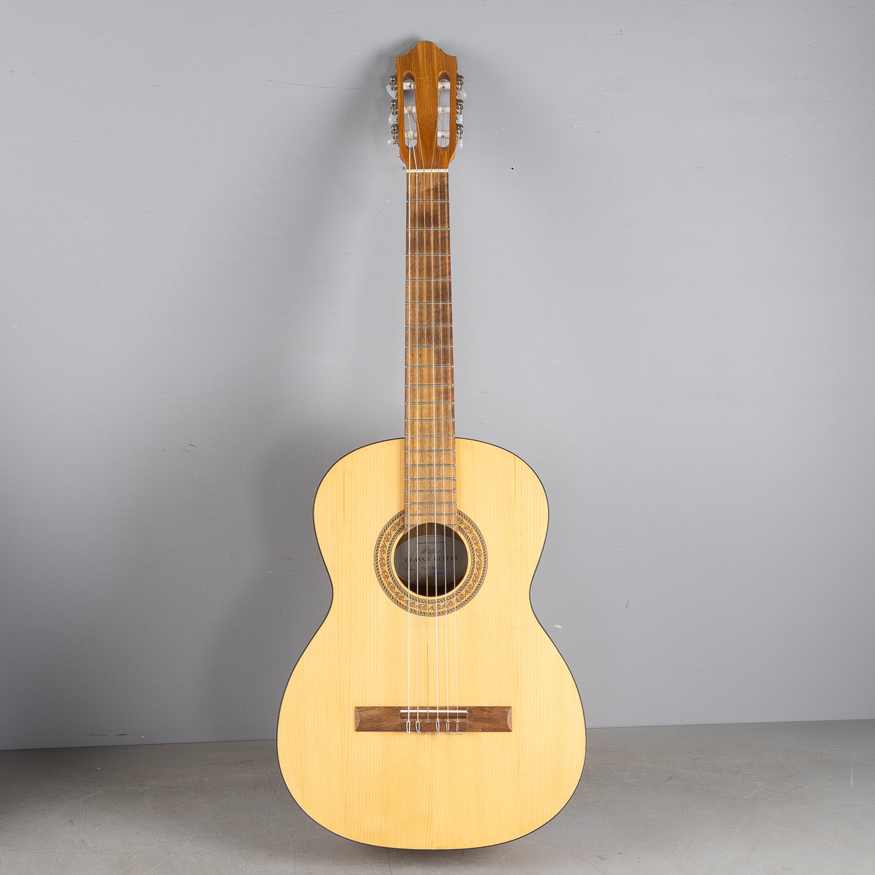 GITARR, Strunal Schönbach, "Victoria" 4/4 granlock, cypress, samtida.