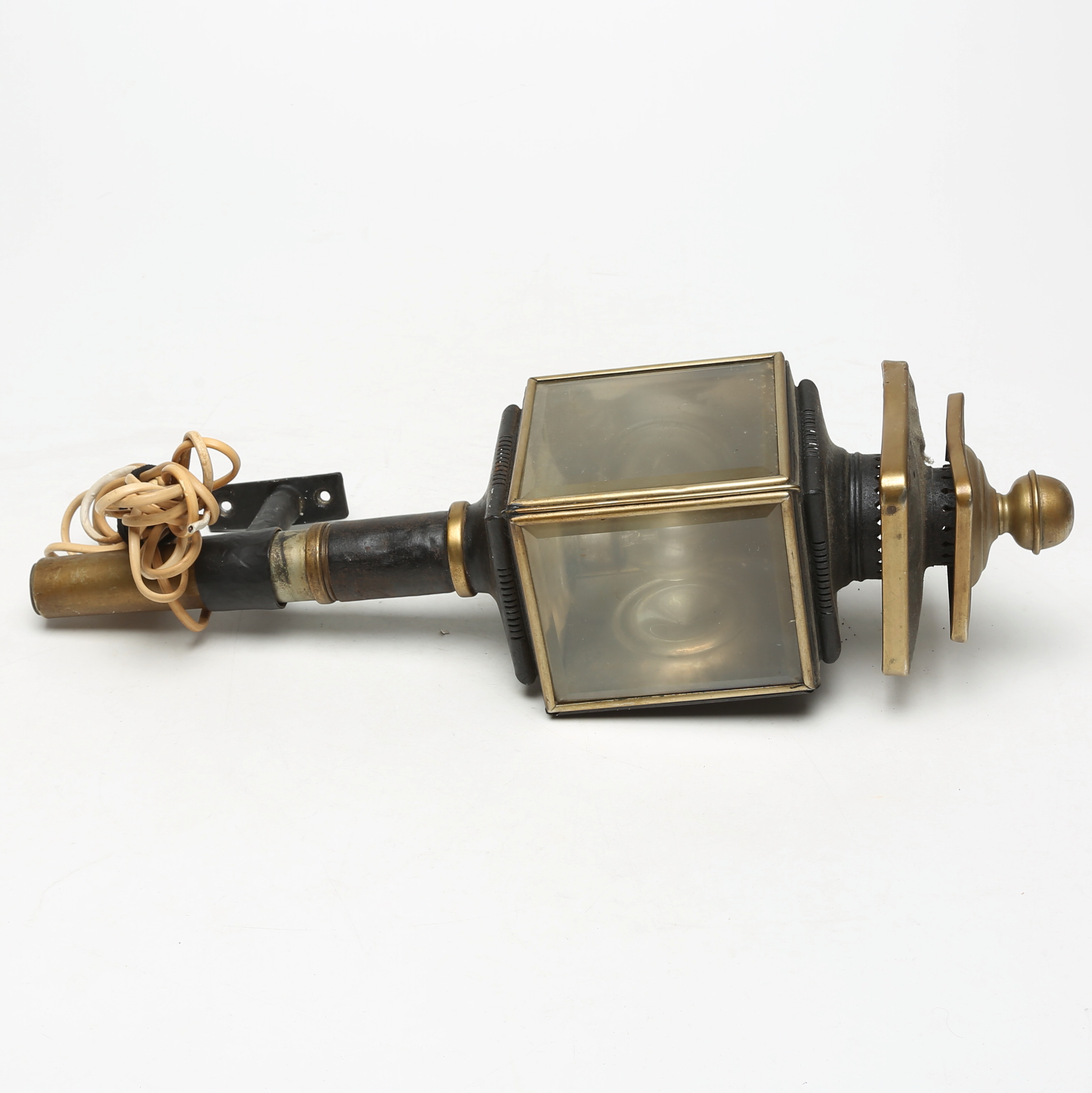 VÄGGLAMPA, glas/metall, gjord av vagnslykta.