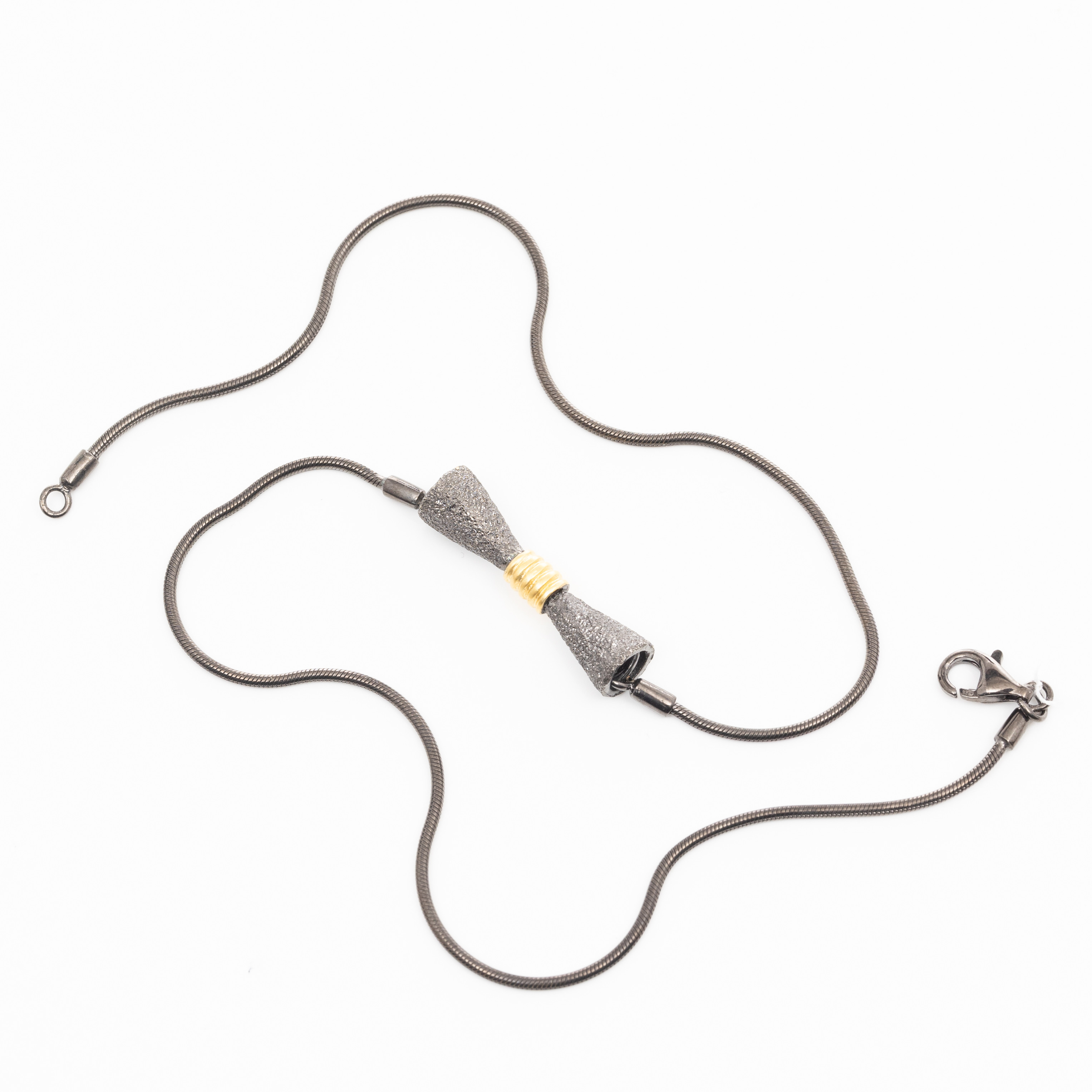 COLLIER, Oxiderat sterlingsilver, Förgylld dekor.