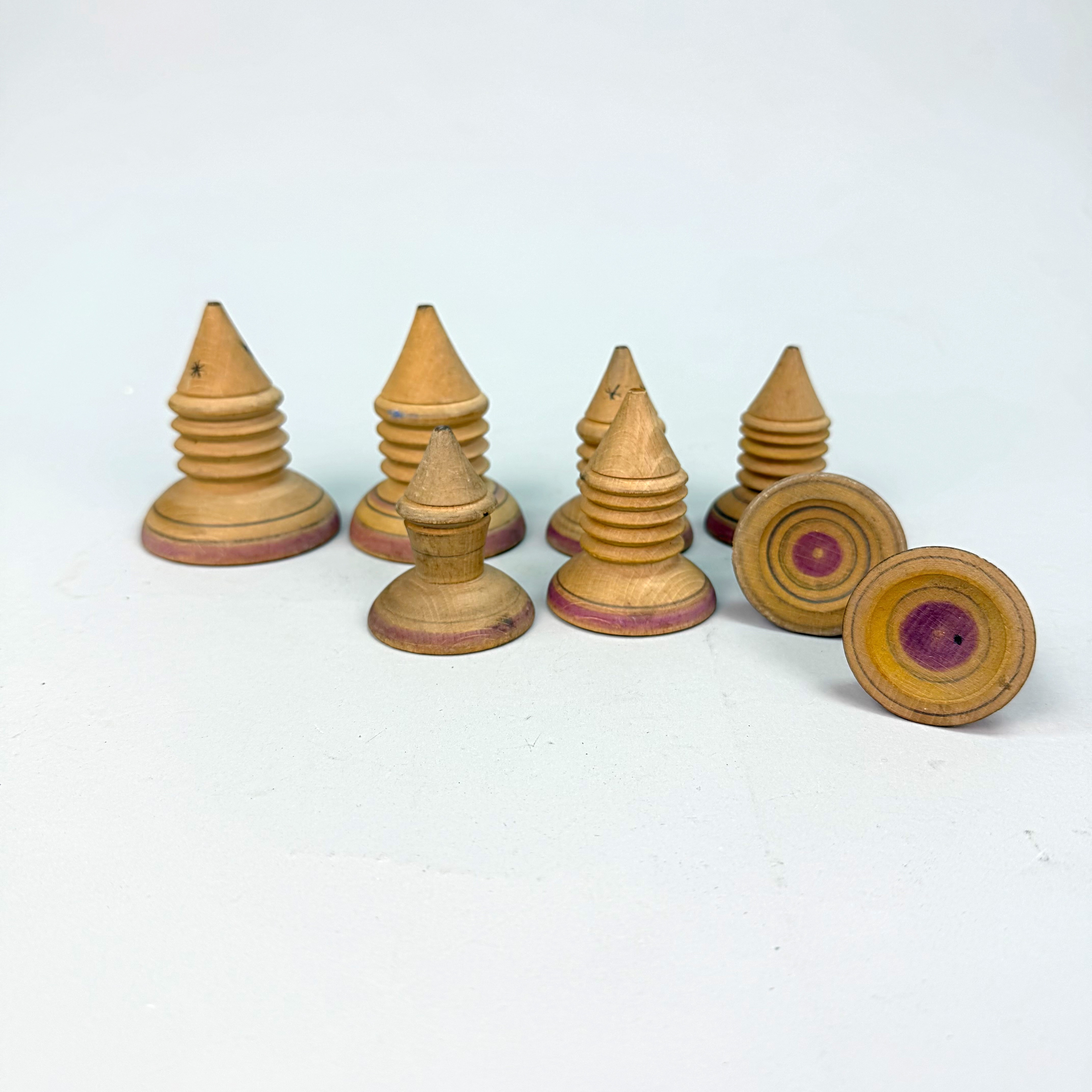 SNURROR - 8 st, trä, olika storlekar, 1900 talets början.