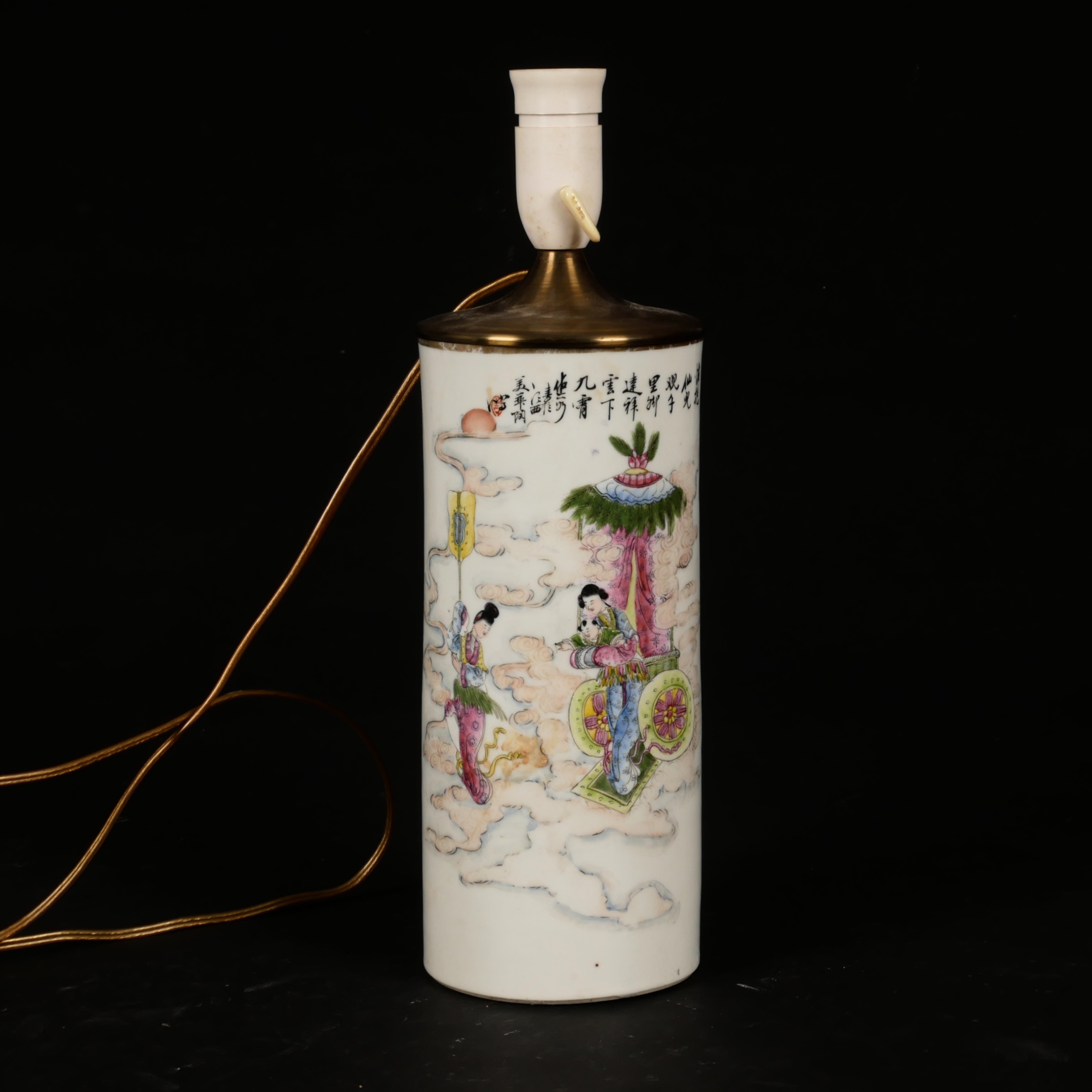 PENSELVAS, ombyggd till lampfot, porslin med figurscener, Kina.
