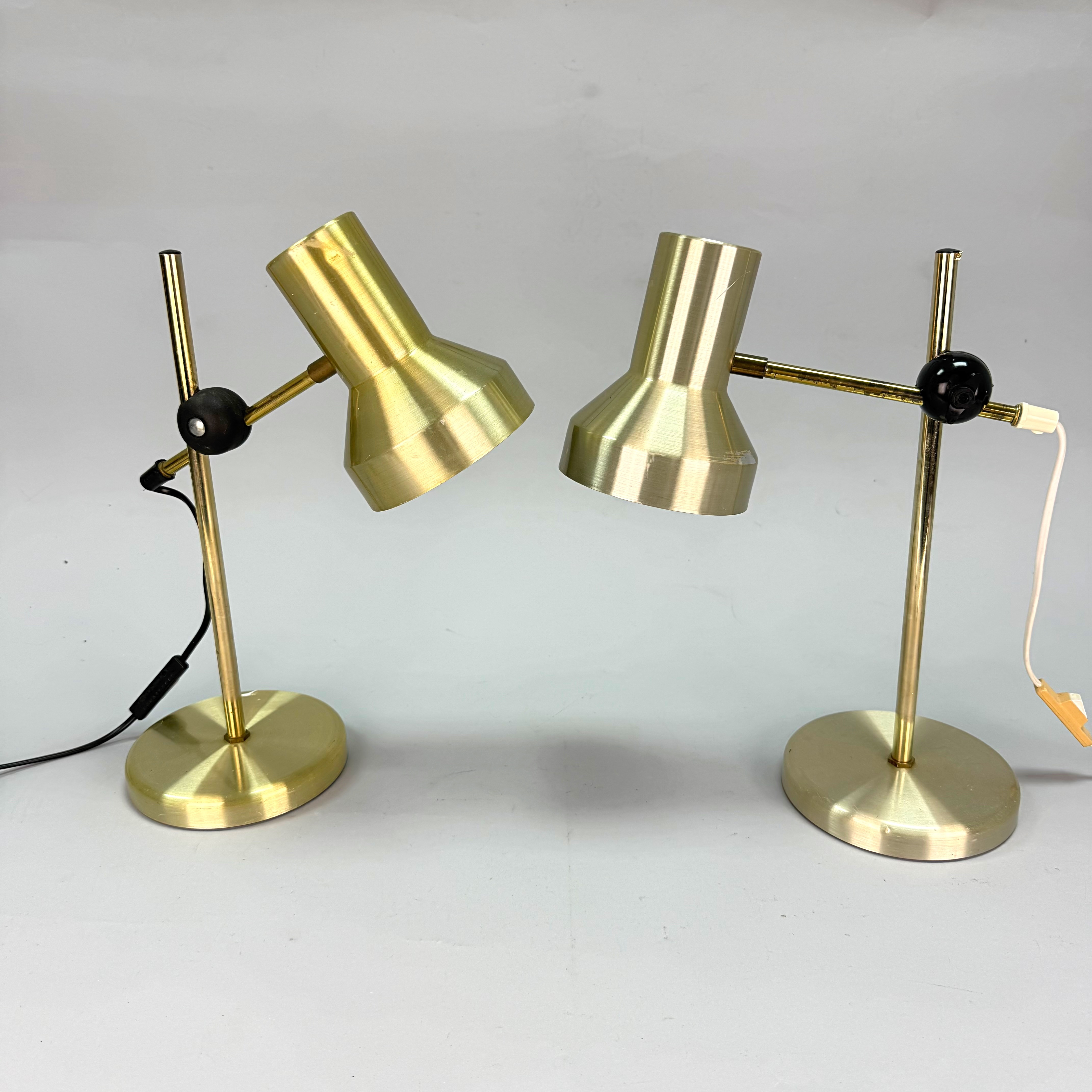 BORDSLAMPOR, 2 st, gulmetall, 1900-tal.