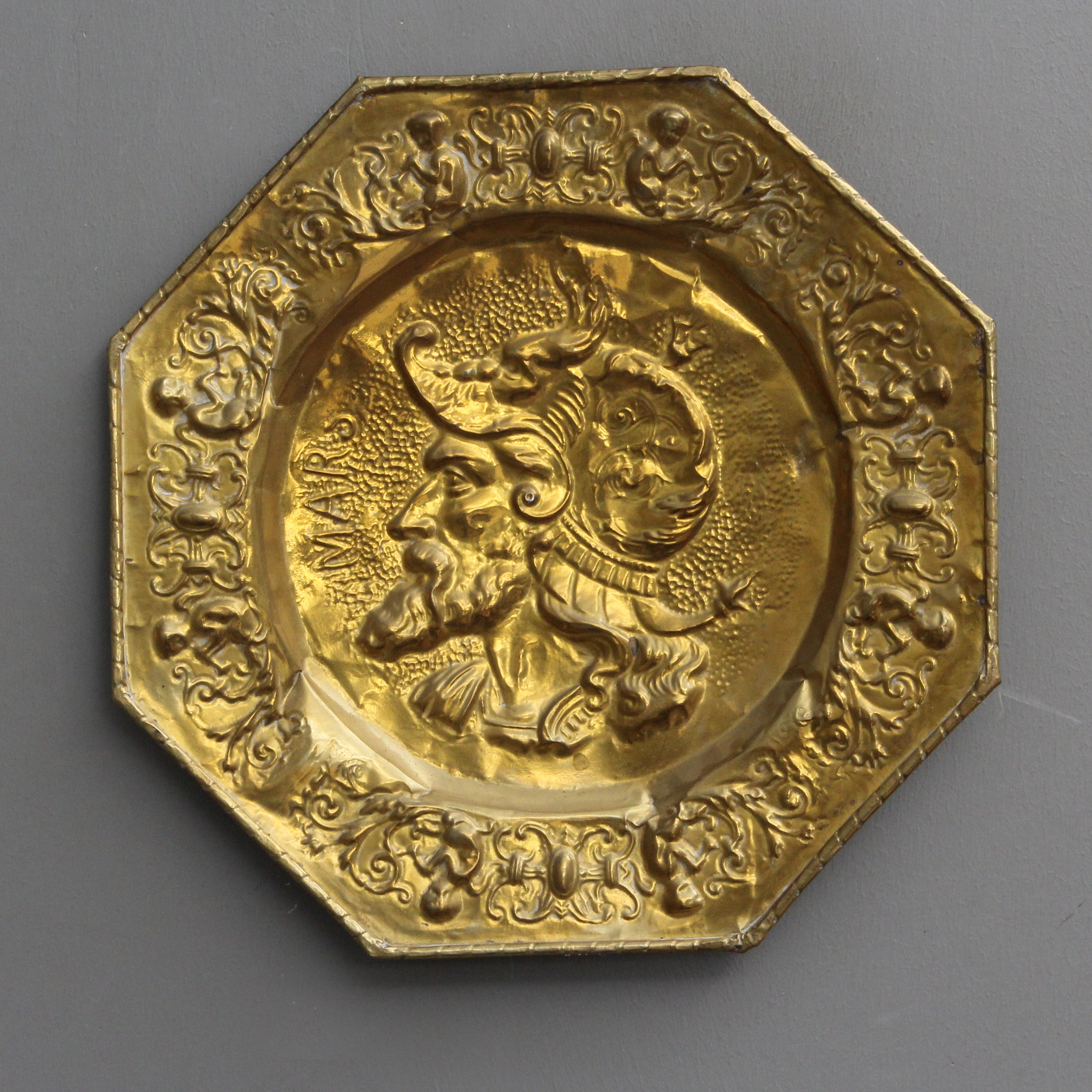 VÄGGFAT, mässing, 1900-tal.