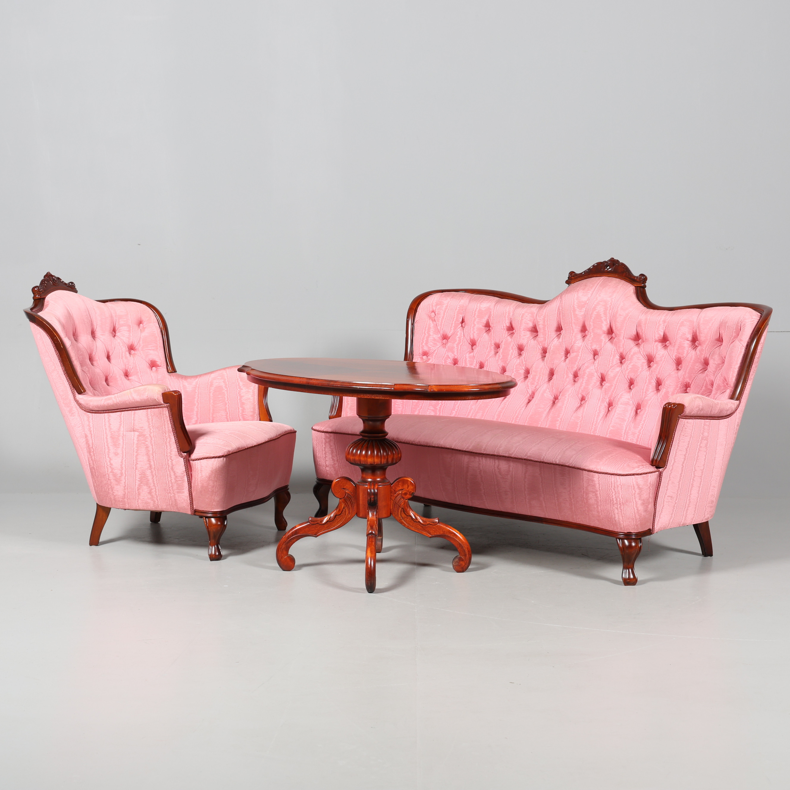 SITTGRUPP, 3 delar, rokokostil, 1900-tal.