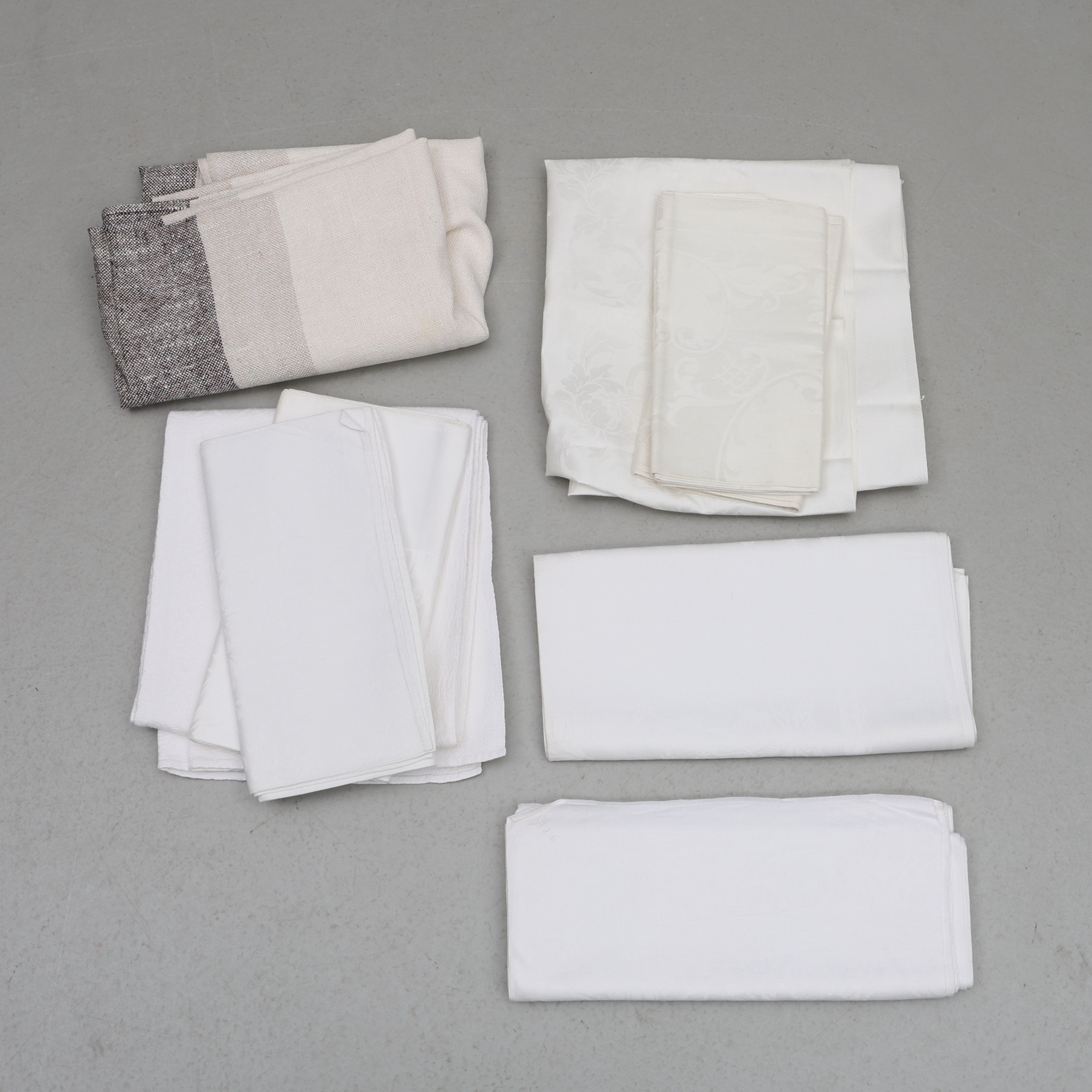 1 PARTI LINNEDUKAR. 9 st, blandade storlekar.