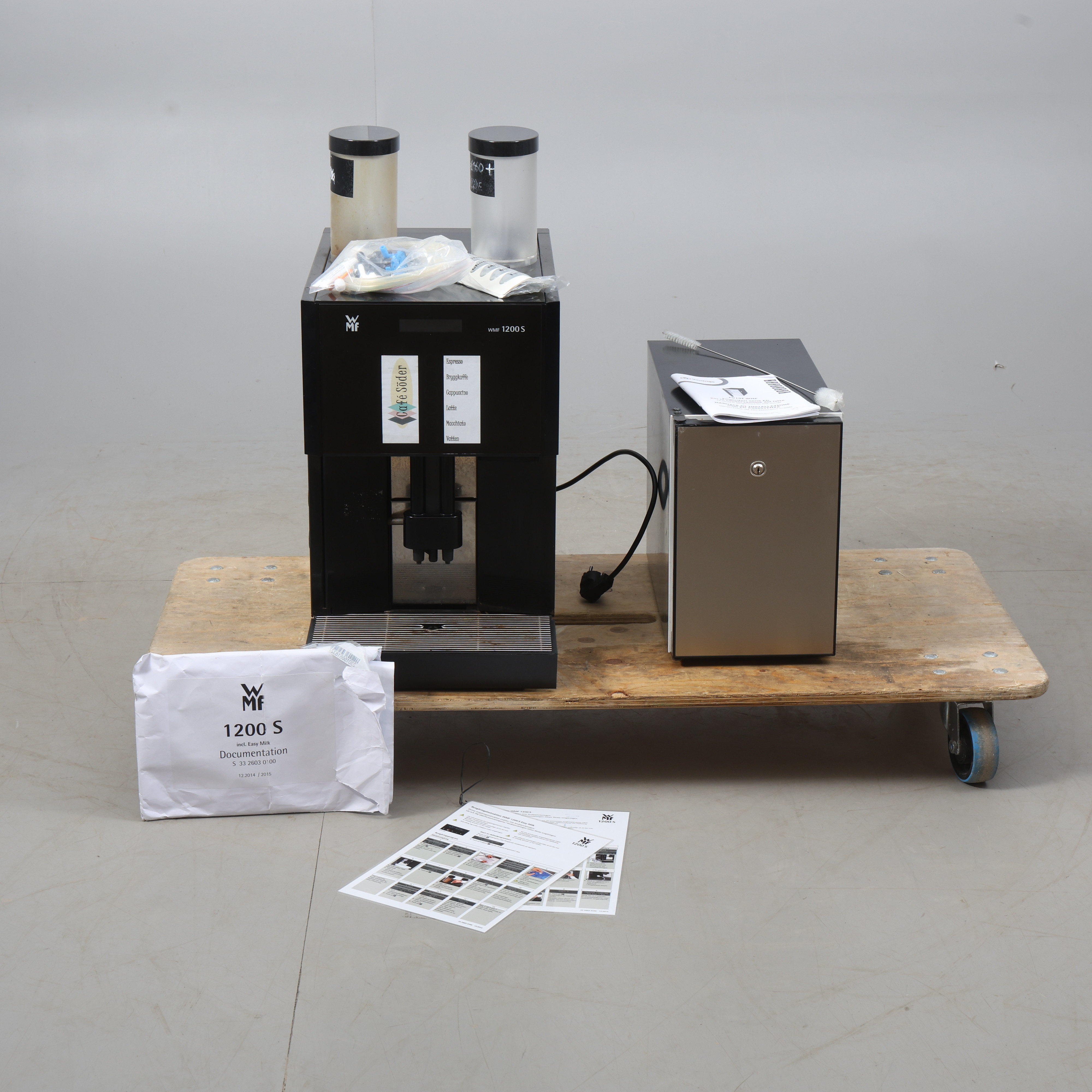 KAFFE- / ESPRESSOMASKIN, WMF 1200 s samt mjölkkyl FG 10l WMFE.