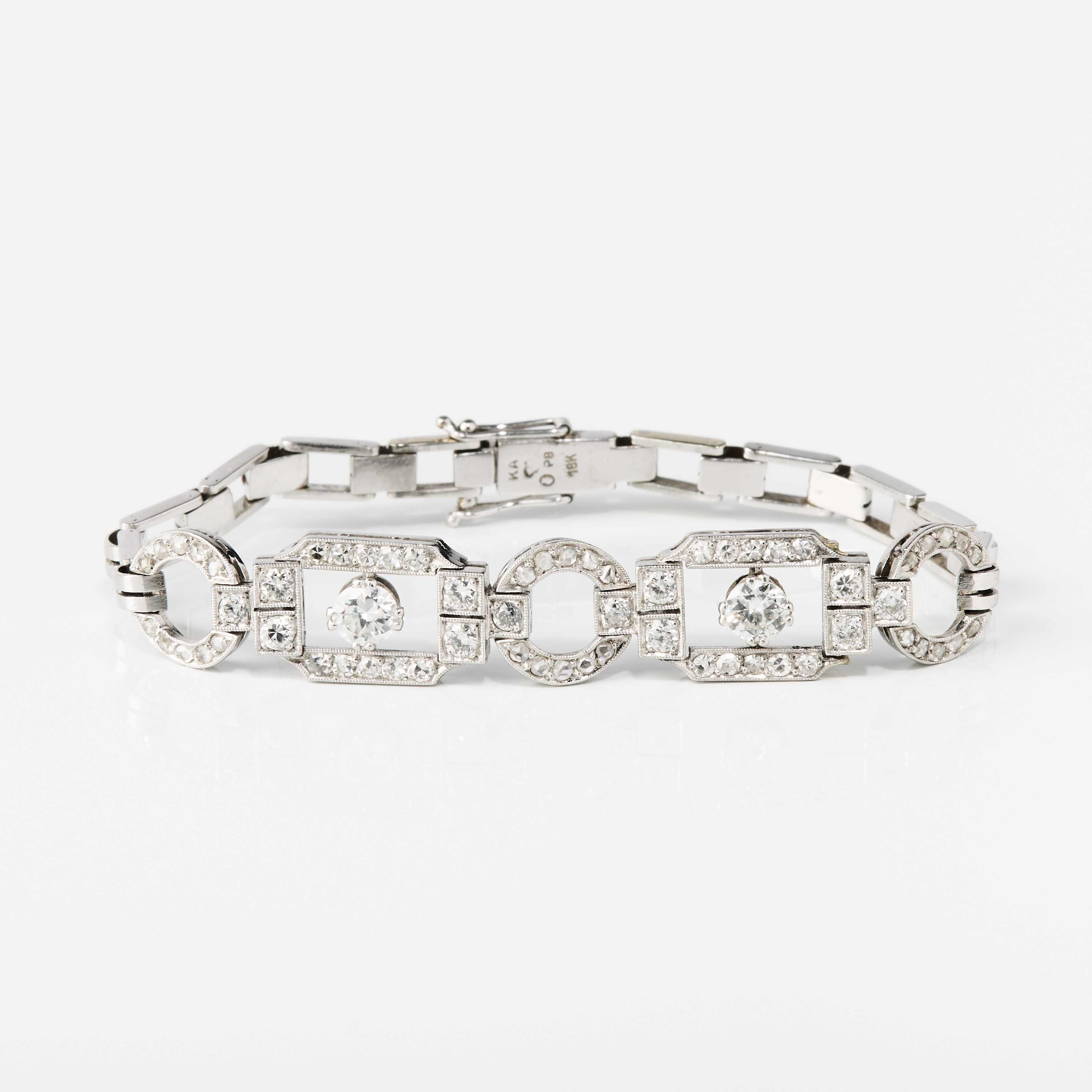 ARMBAND, platina med diamanter, Art Déco, 1920-tal, förlängt med 18K guldlänkar av K. Andersson, Stockholm 1941.
