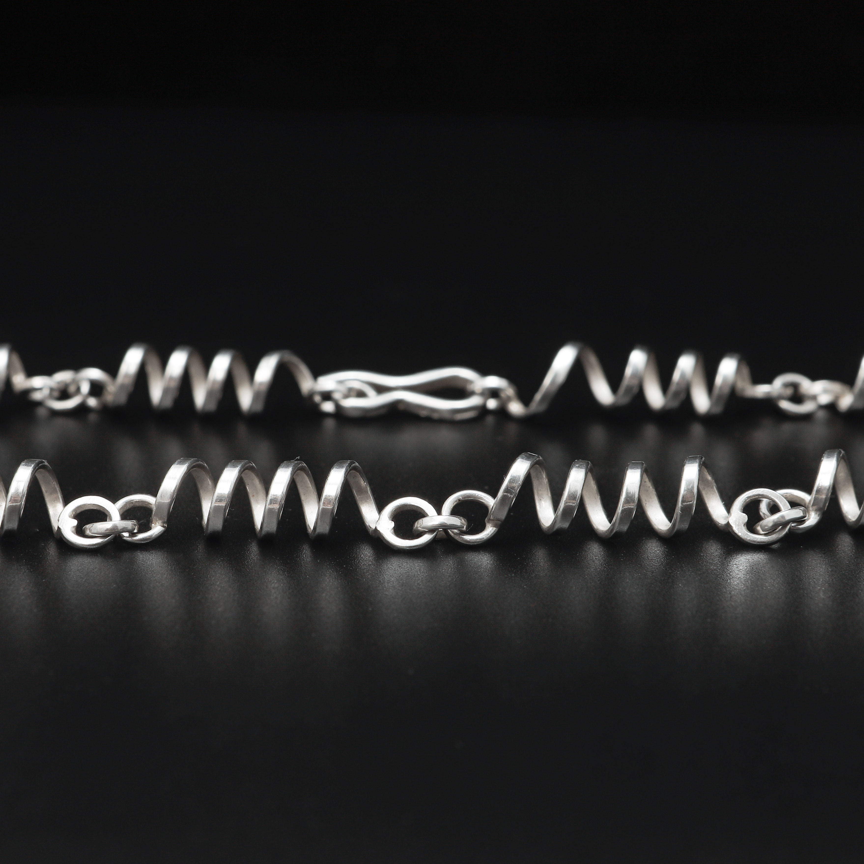 CECILIA JOHANSSON. Collier, silver, för Karl-Ingemar Johansson, Göteborg, 1975.