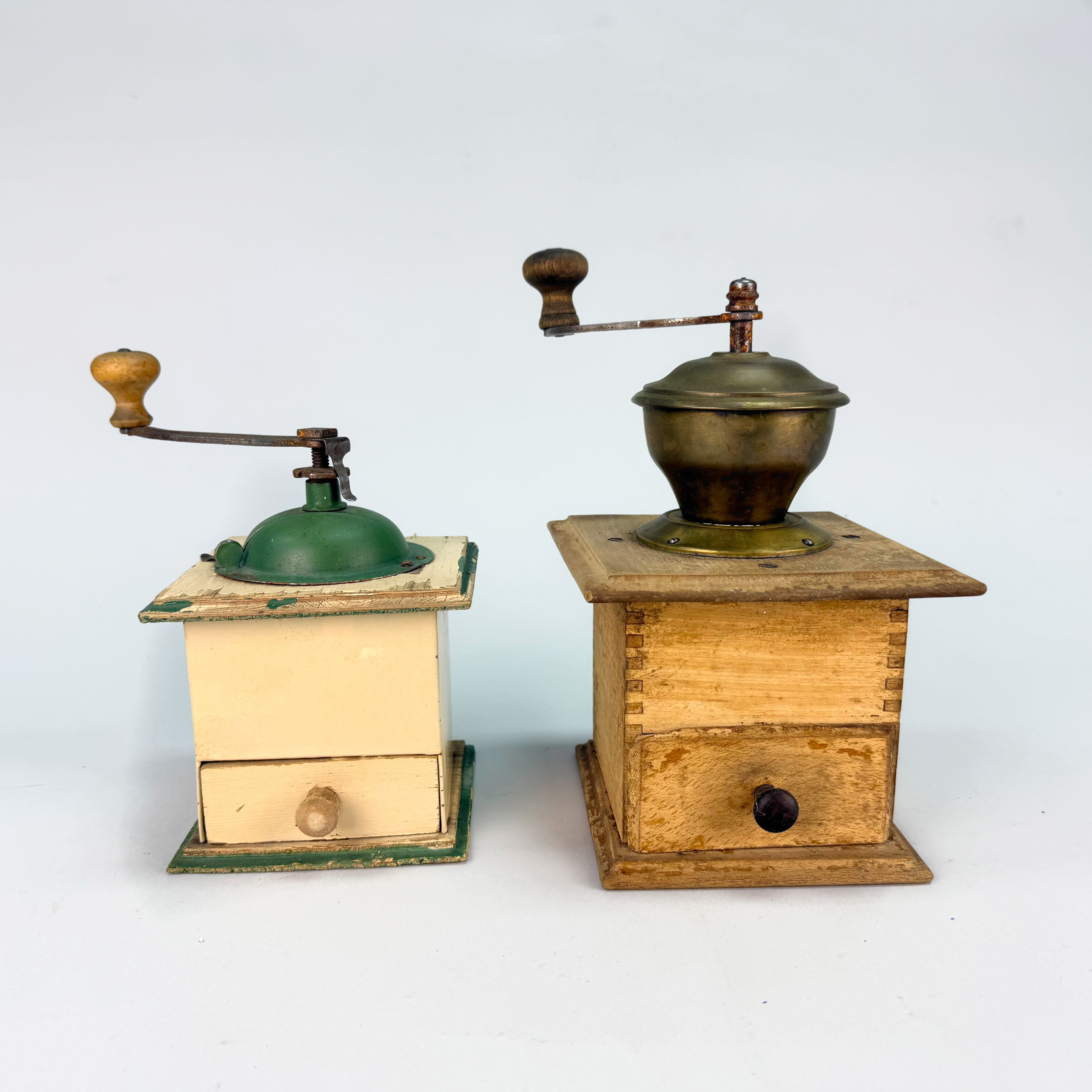 KAFFE KVARNAR 2st, trä metall, 1900 talets början.