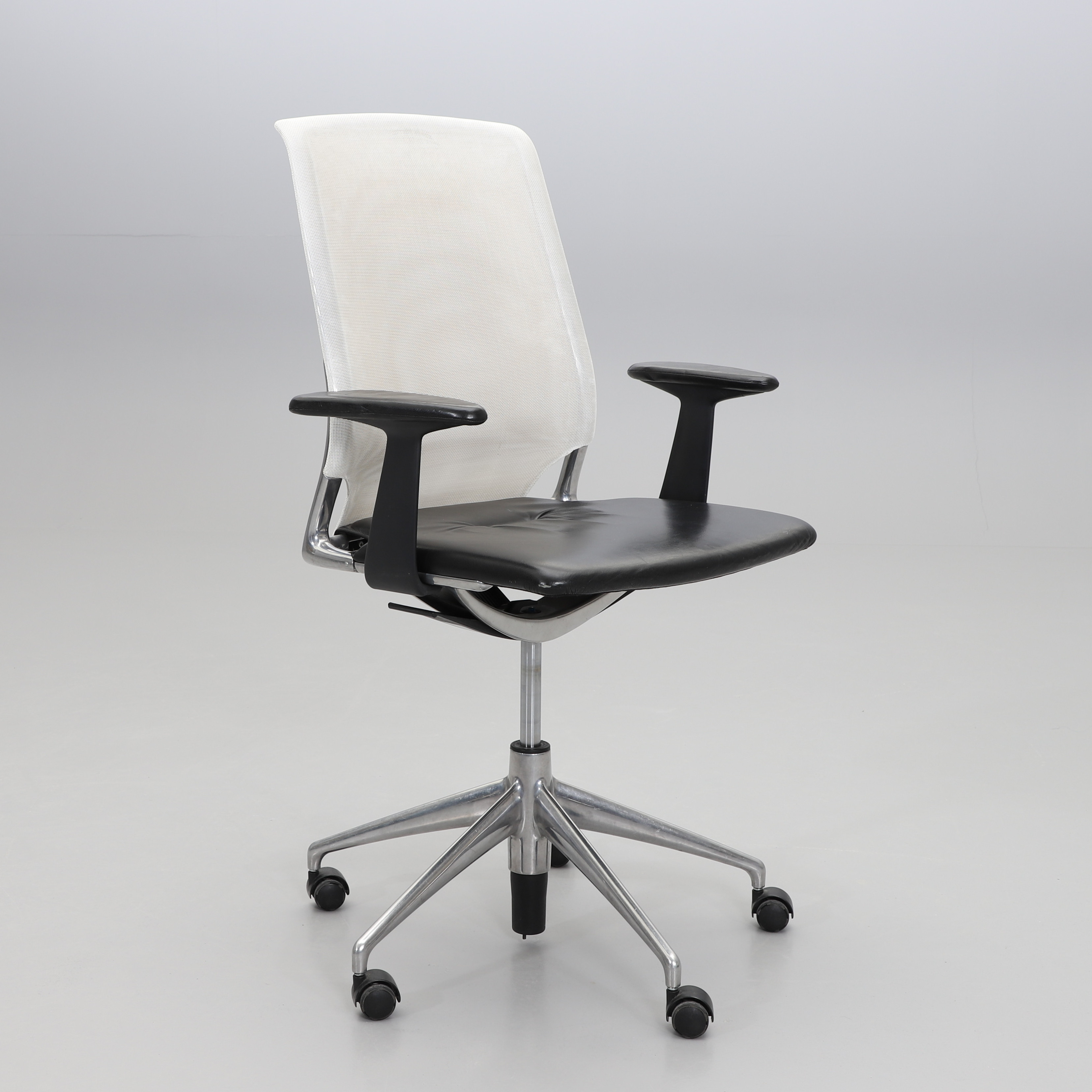 SKRIVBORDSSTOL, "Meda Chair", Vitra.