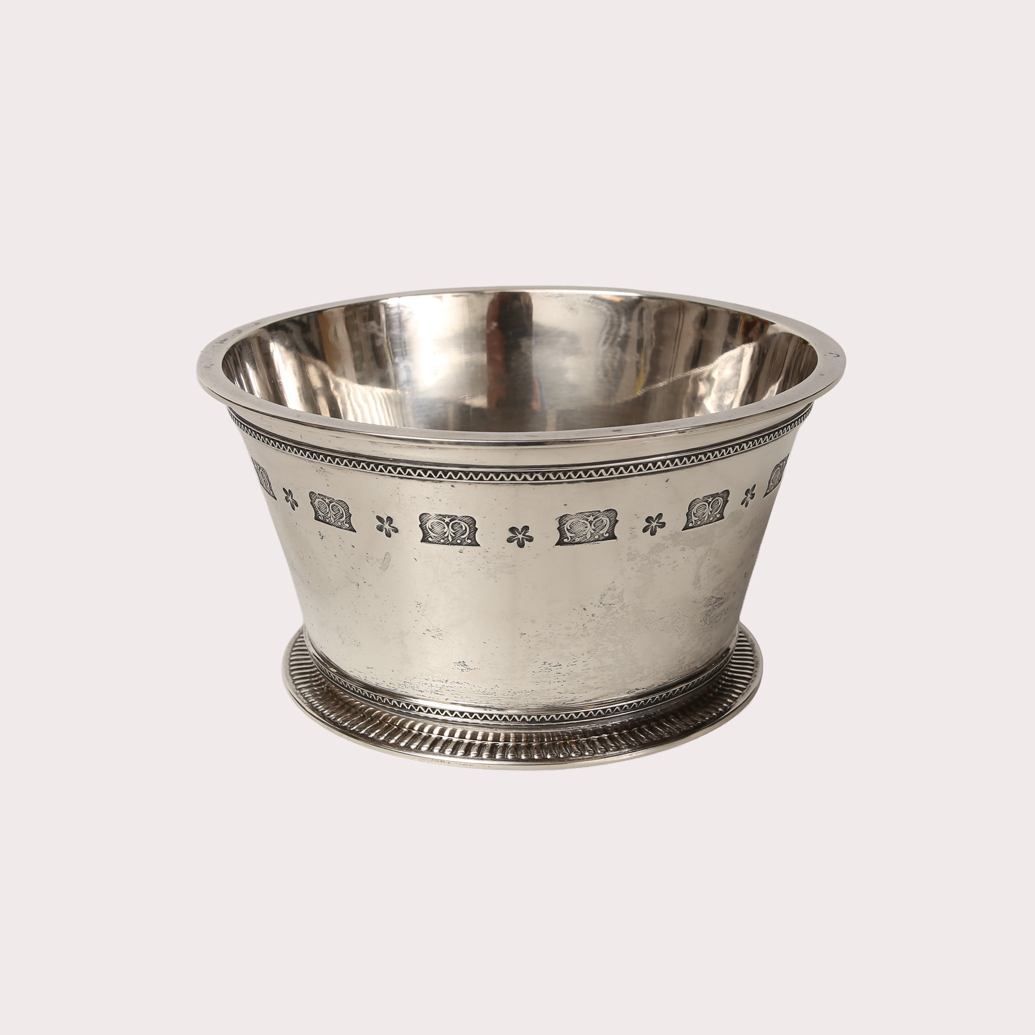 WIWEN NILSSON. "Bysantinska modellen", skål, sterlingsilver, Lund 1960.