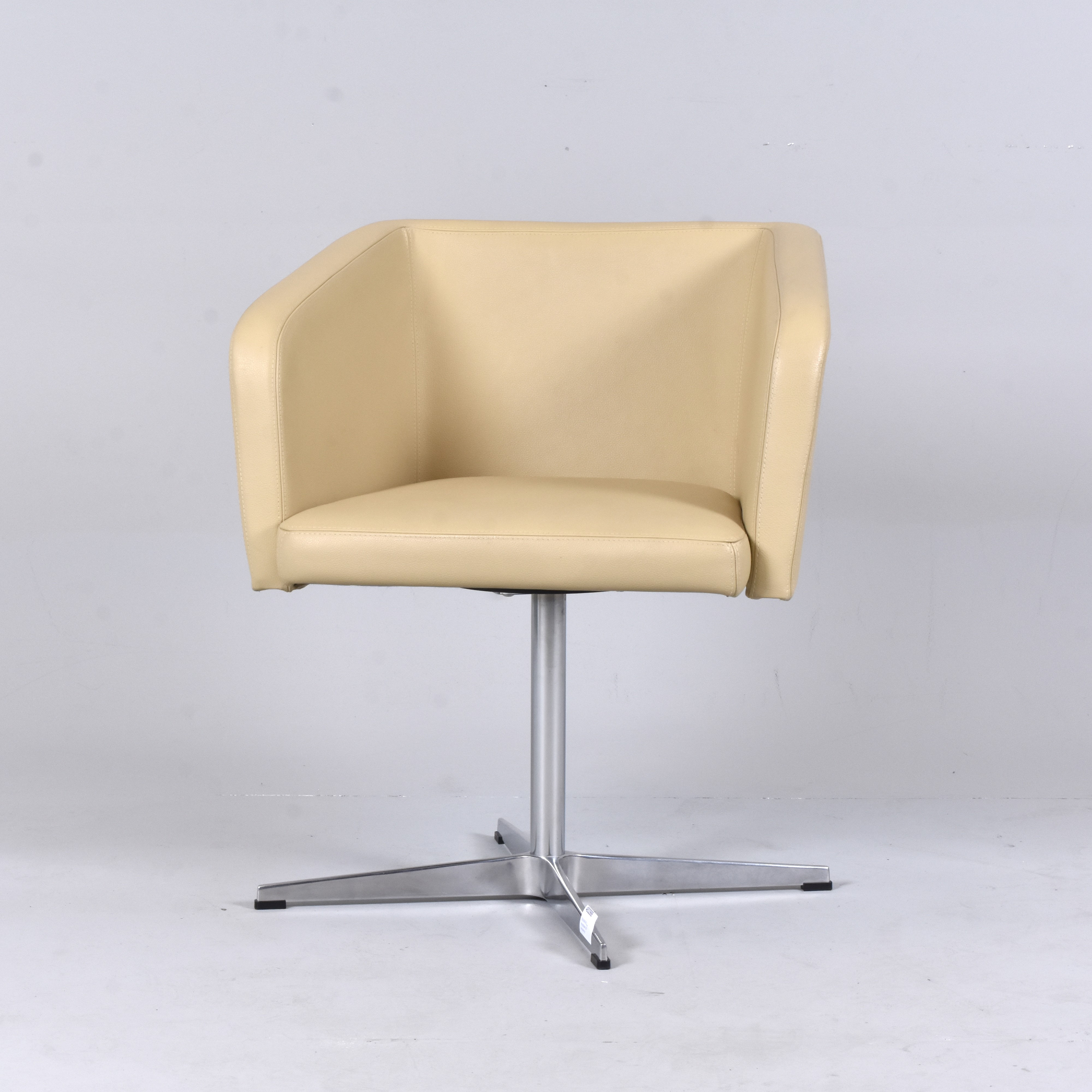 SNURRFÅTÖLJ, konstläder på kromad fot.