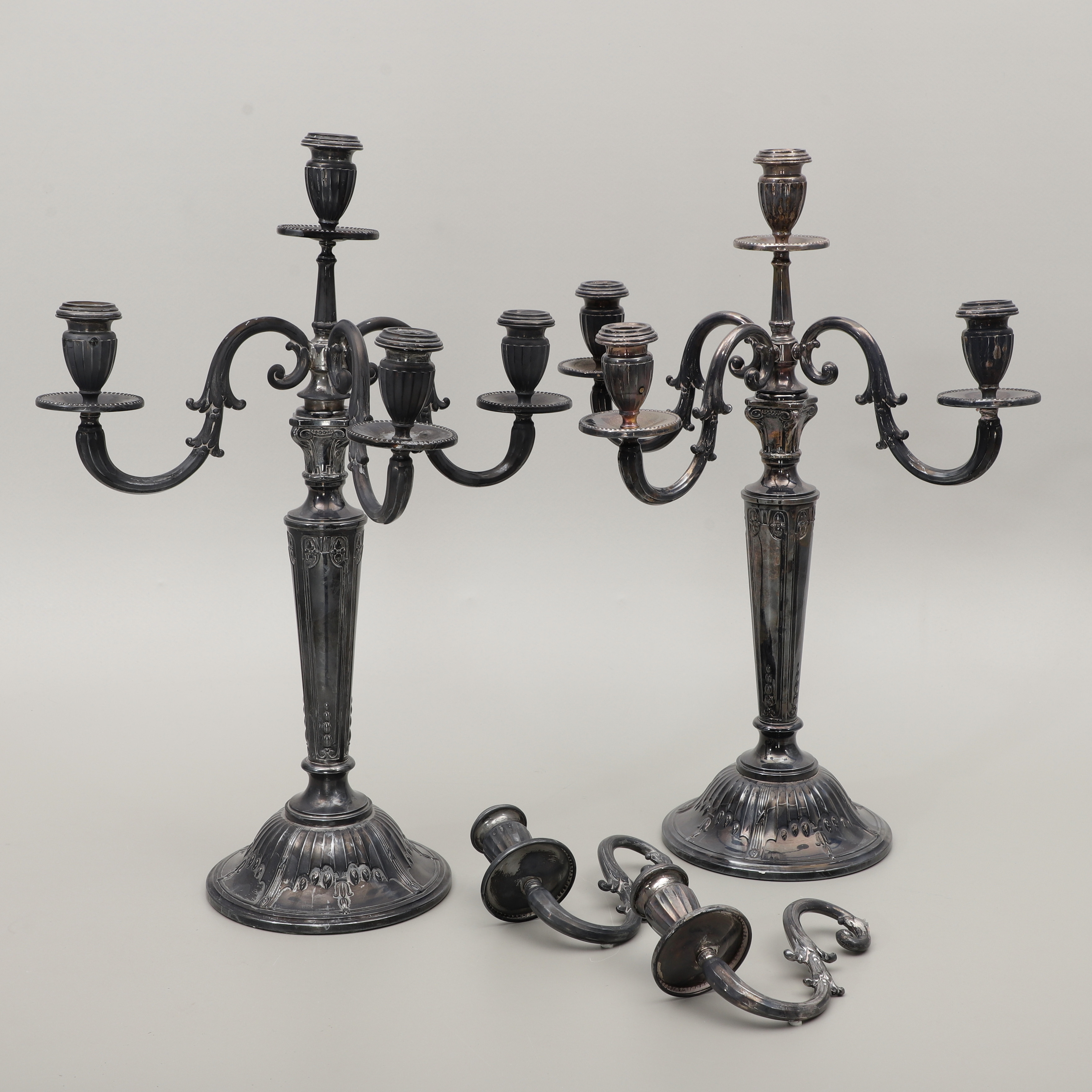 KANDELABRAR, ett par, nysilver, 1900-tal.