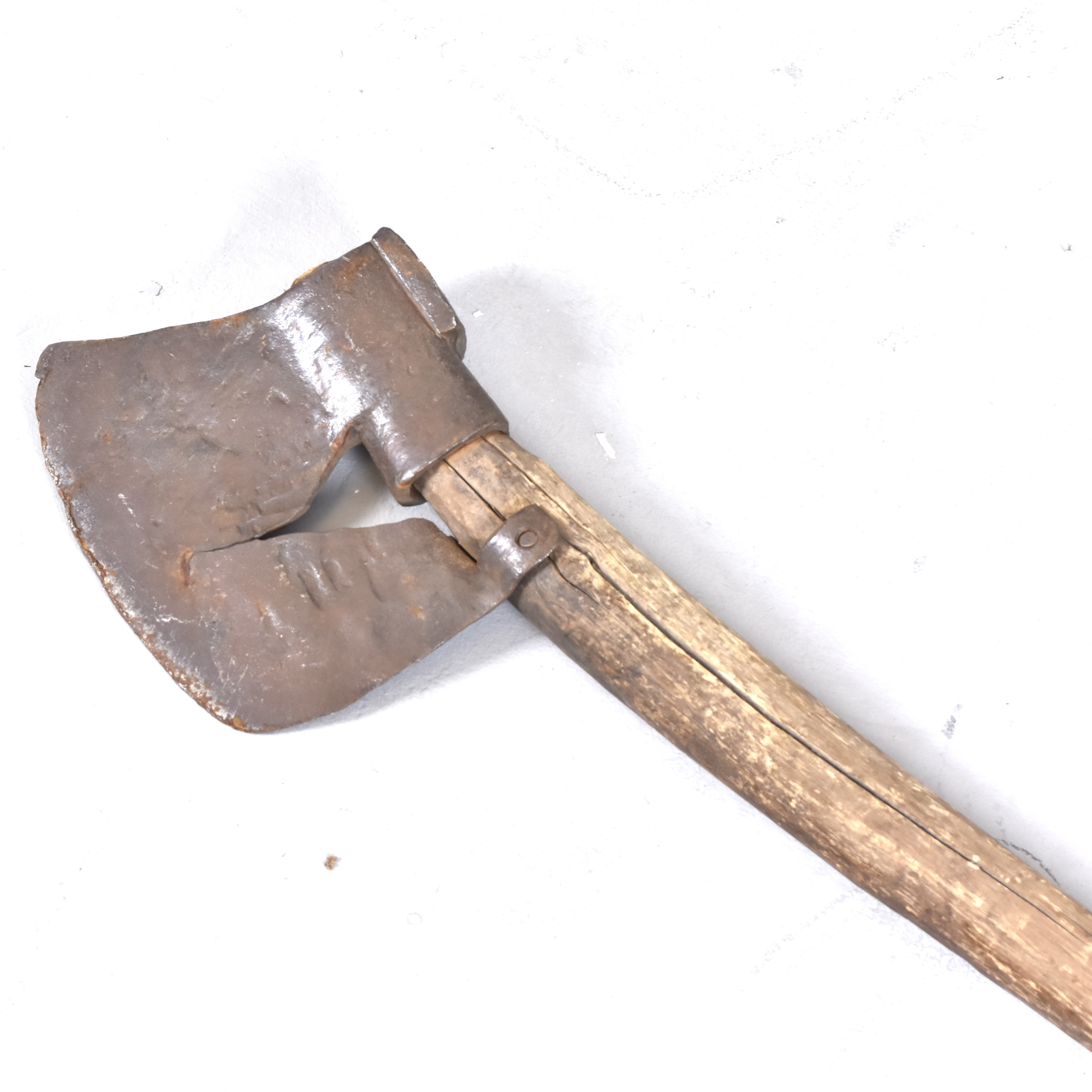 BILA, smide med träskaft, 1600-tal.