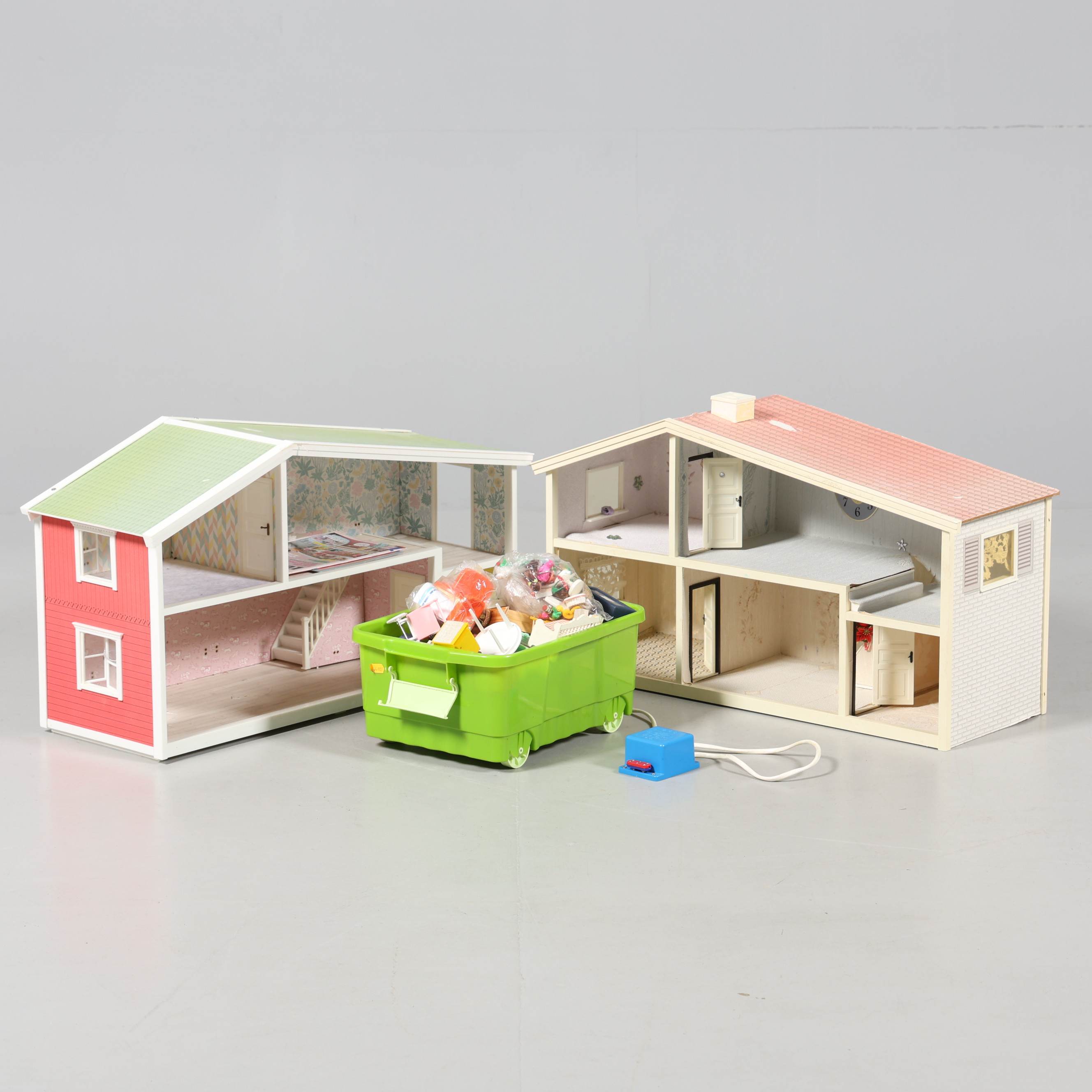 DOCKHUS, 2 st, Lundby, samt tillbehör.