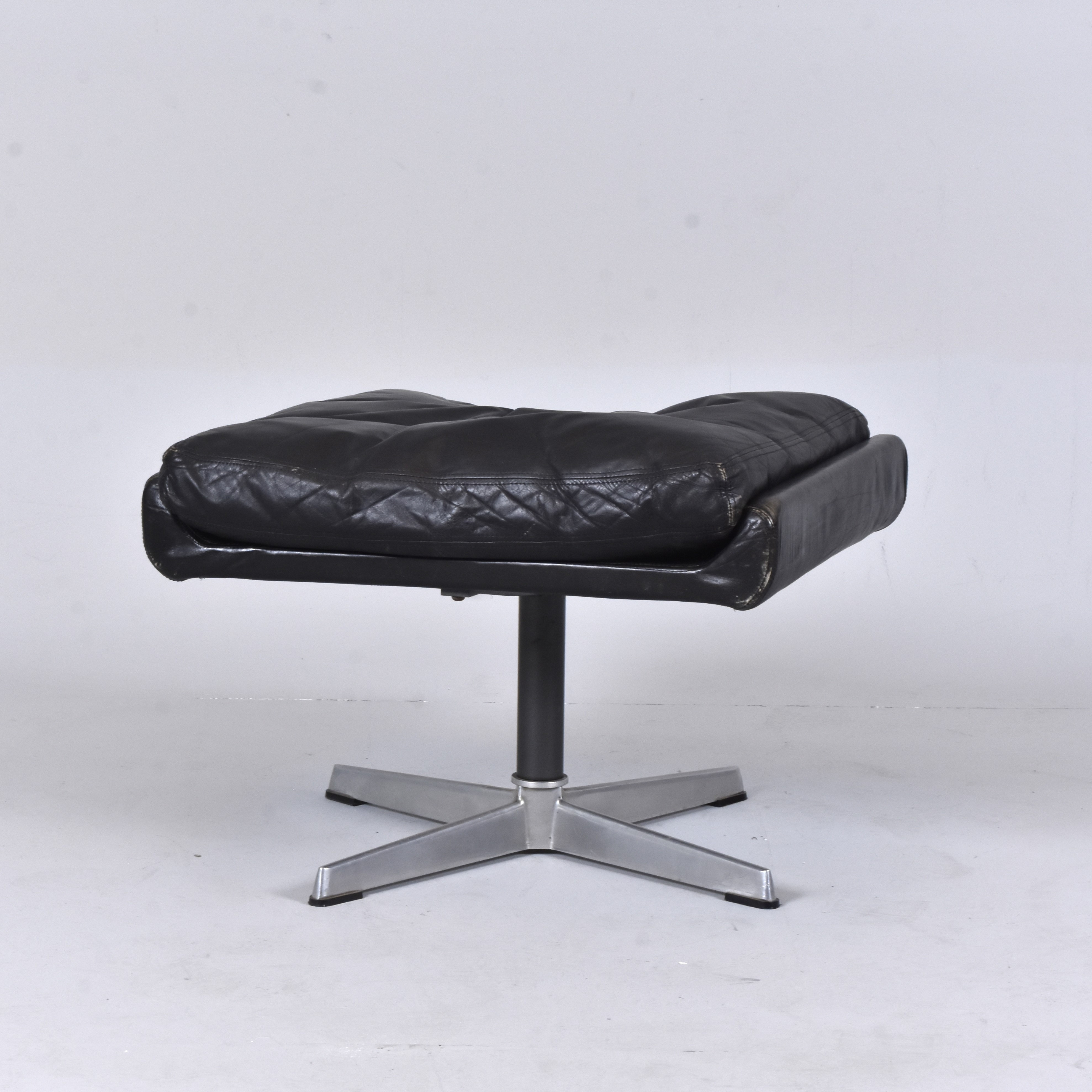 PALL, skinn/metall, 1960/70-tal.