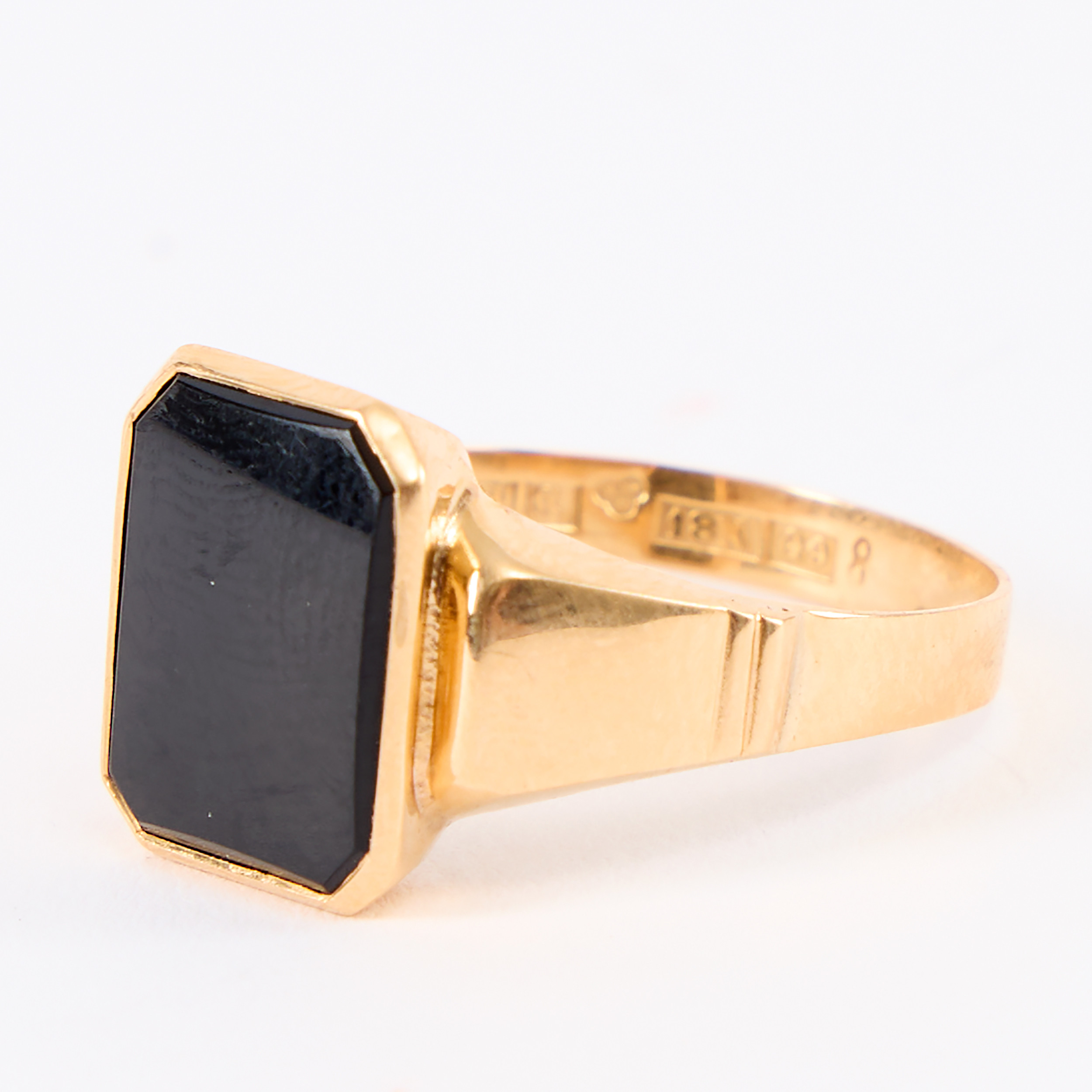 RING, guld 18K med onyx.