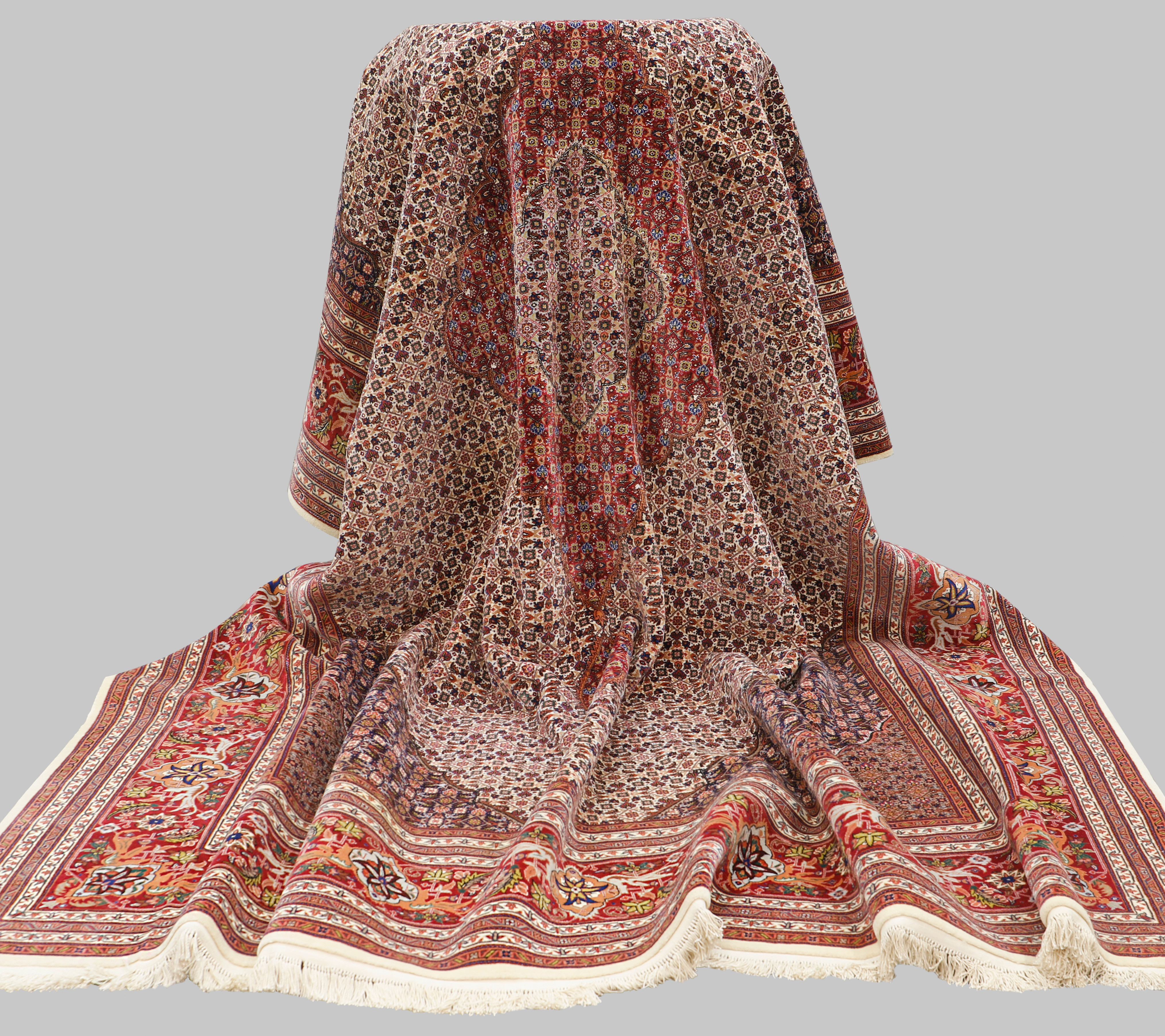 MATTA. Orientalisk Täbriz med silkesinslag samt silkesvarp, ca 500.000 knutar/kvm, 372 x 280 cm.