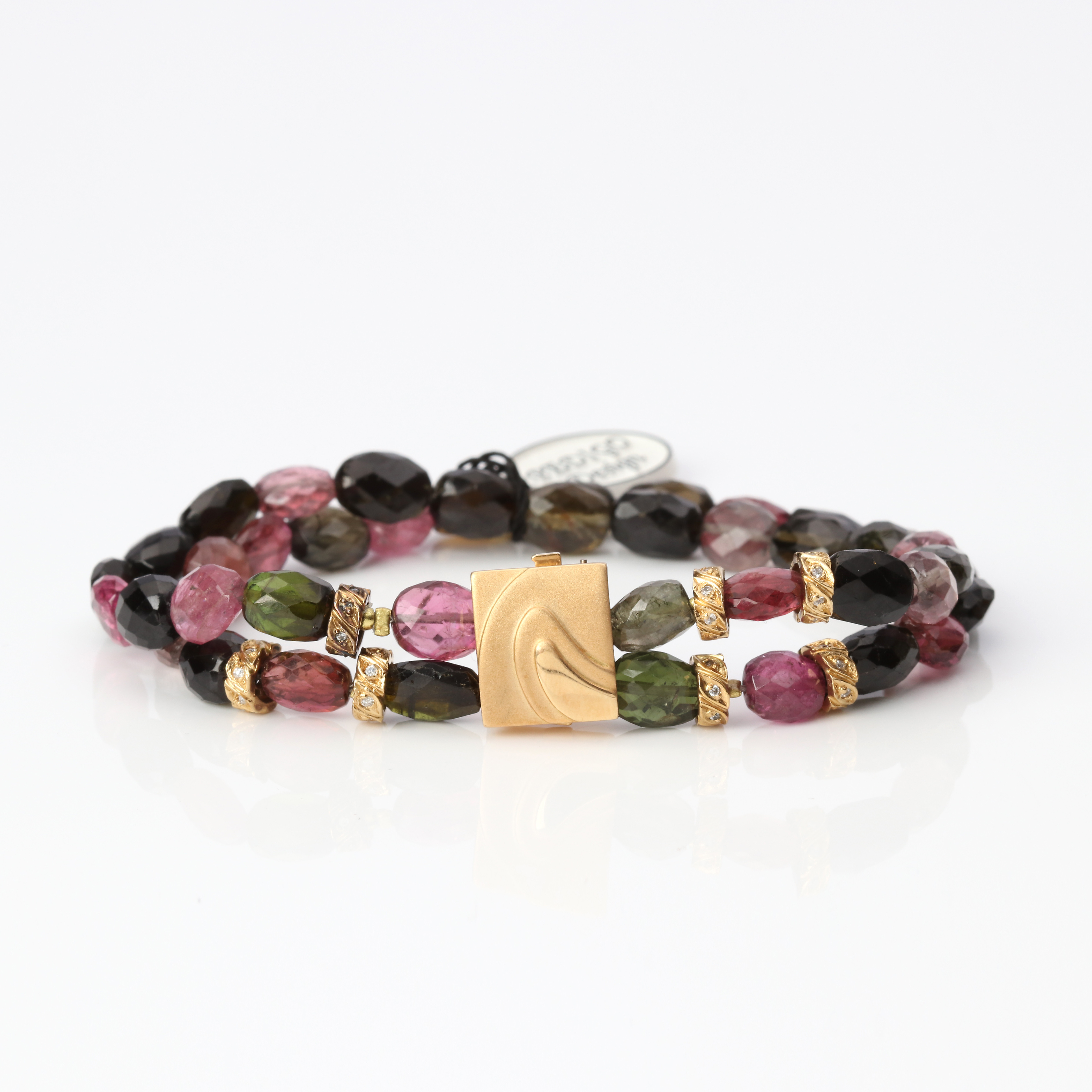 TURMALINARMBAND. Fasetterade turmaliner i olika färger, lås i 18k guld.
