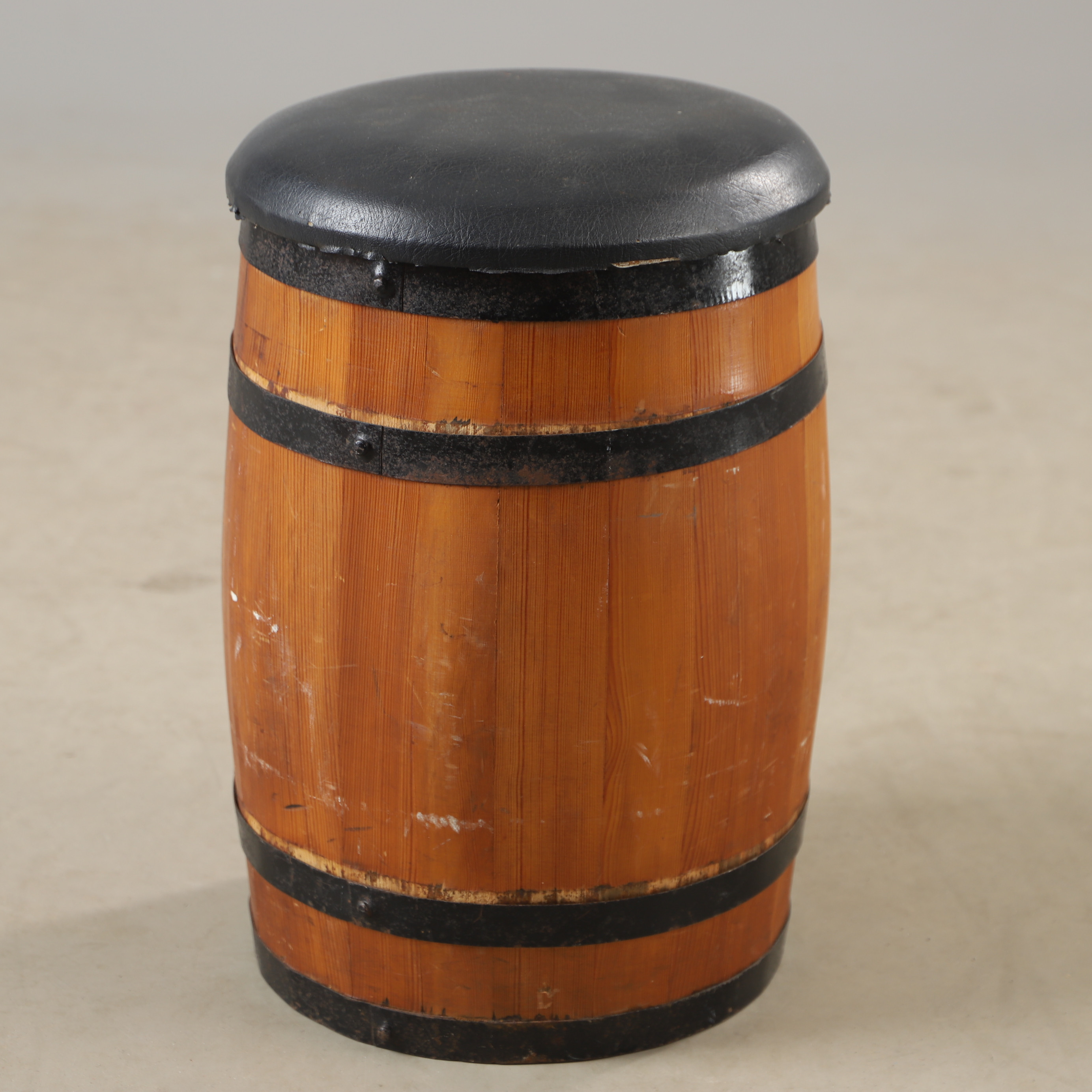 TUNNA, furu och konstskinn, Arnold Karlsson, Benareby, 1988.