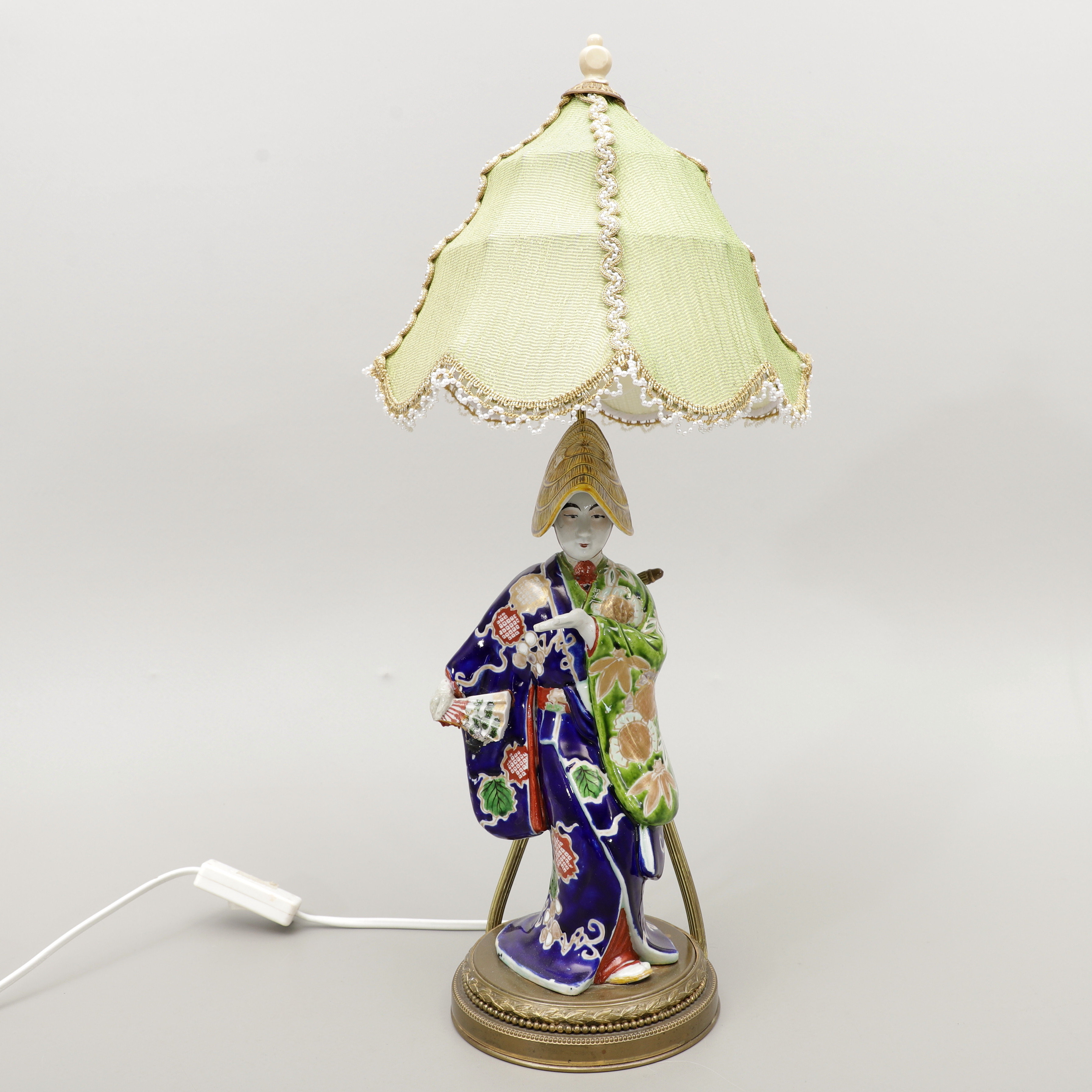 BORDSLAMPA, porslin/mässing, Japan, 1900-tal.